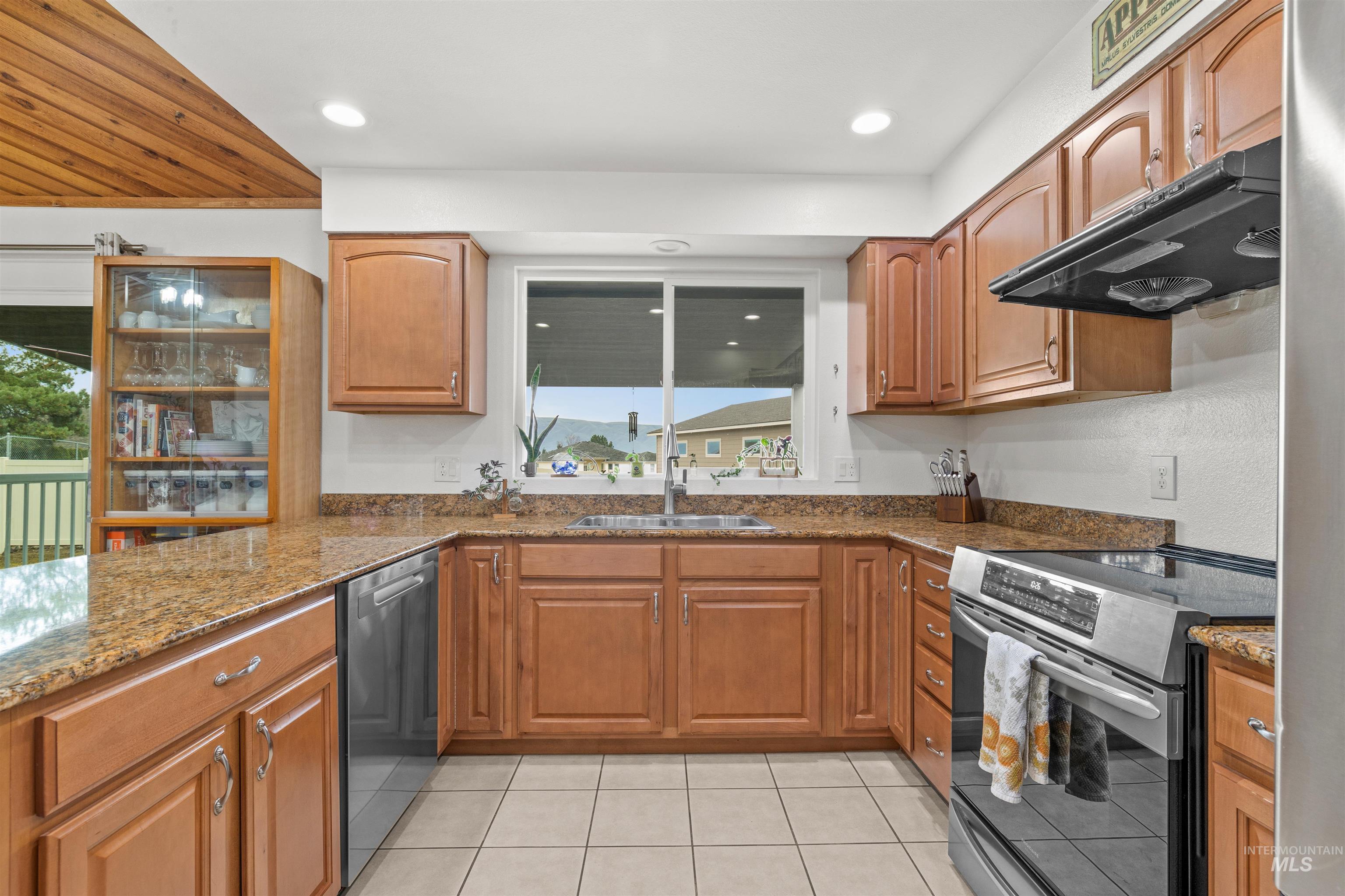 3655 Country Club Ct Property Photo 14