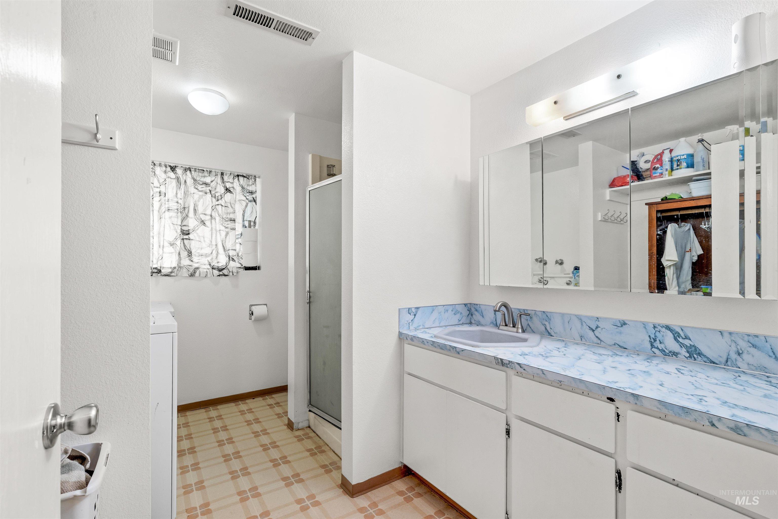 3655 Country Club Ct Property Photo 25