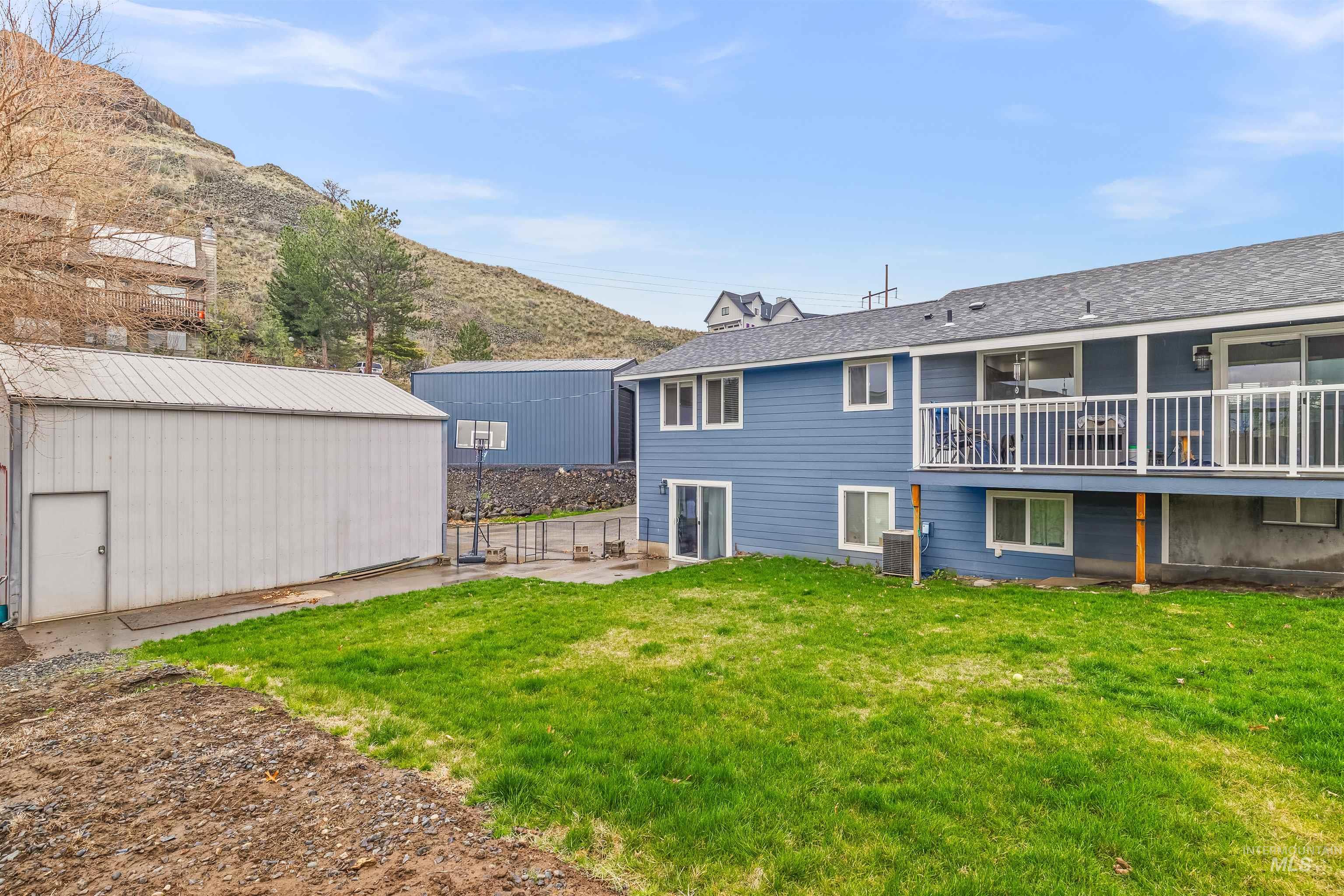 3655 Country Club Ct Property Photo 27