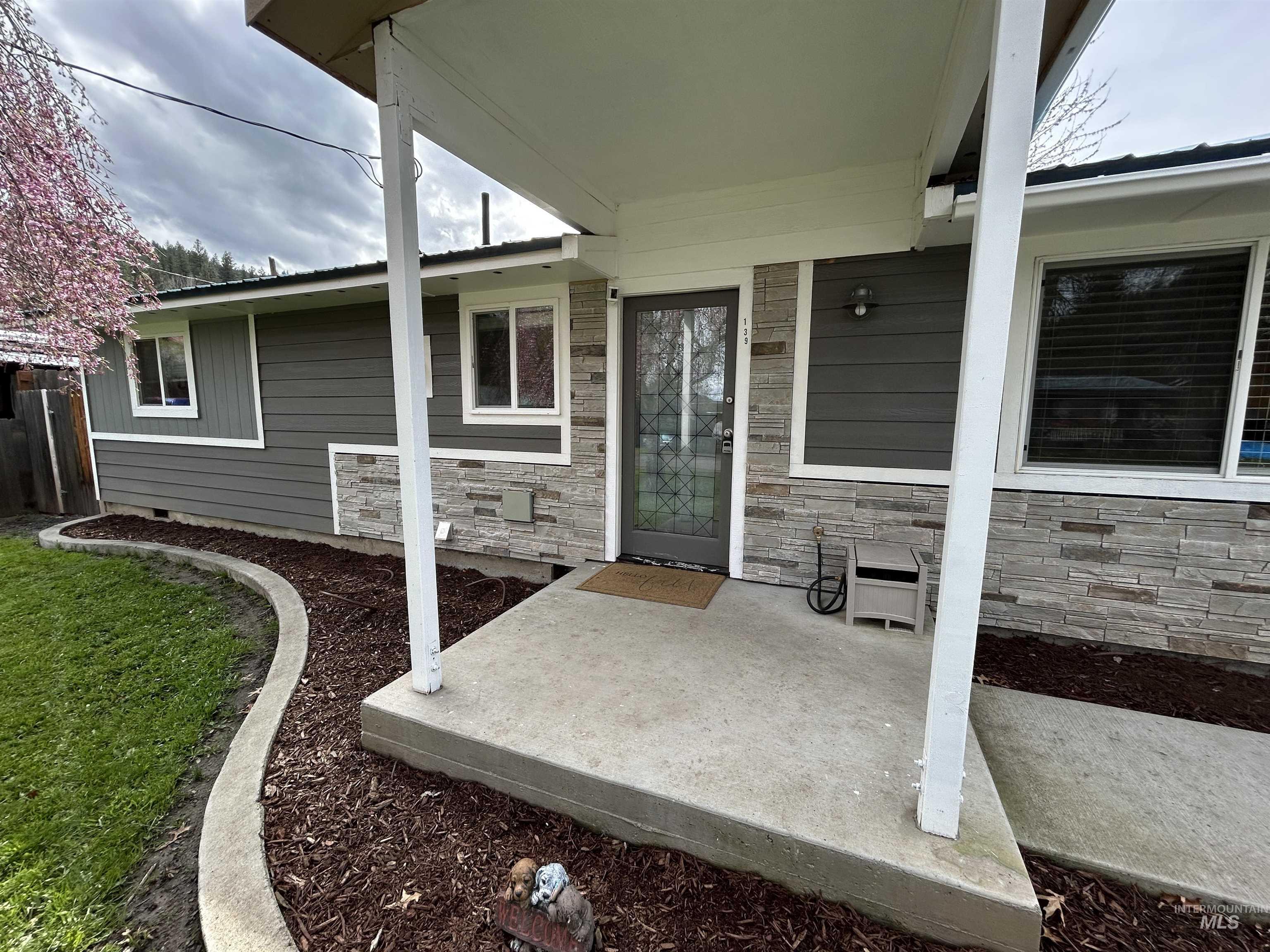 139 119th St. Property Photo 1