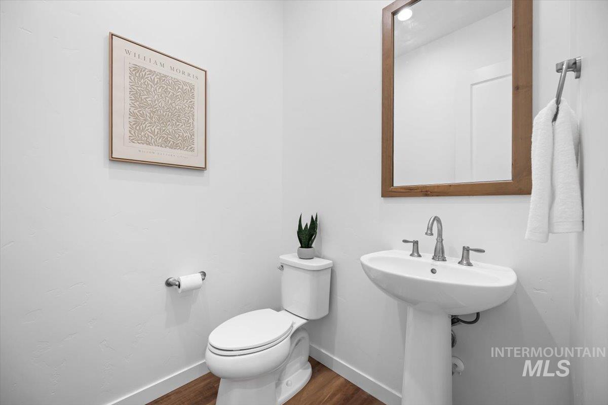3484 N Picton Ave Property Photo 14