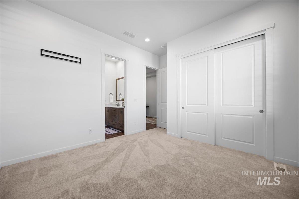 3484 N Picton Ave Property Photo 24