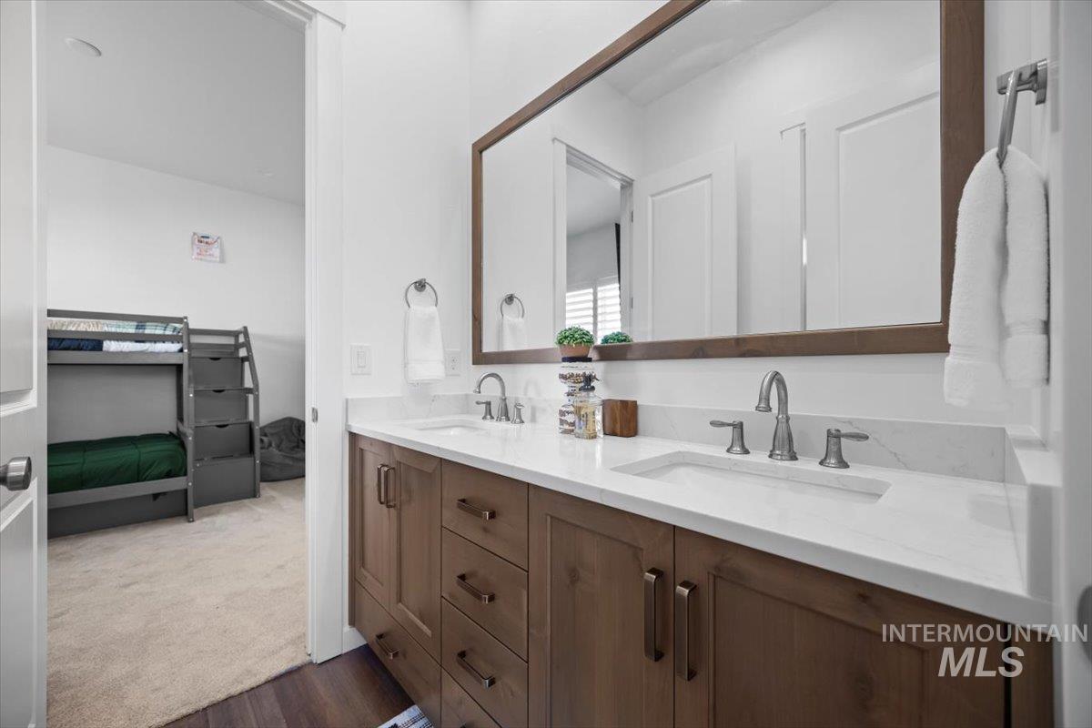 3484 N Picton Ave Property Photo 25