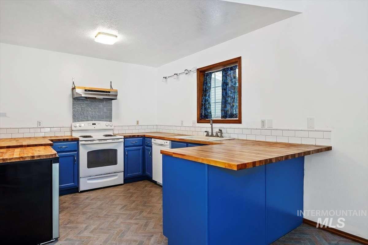 1166 Monaco St Property Photo 10