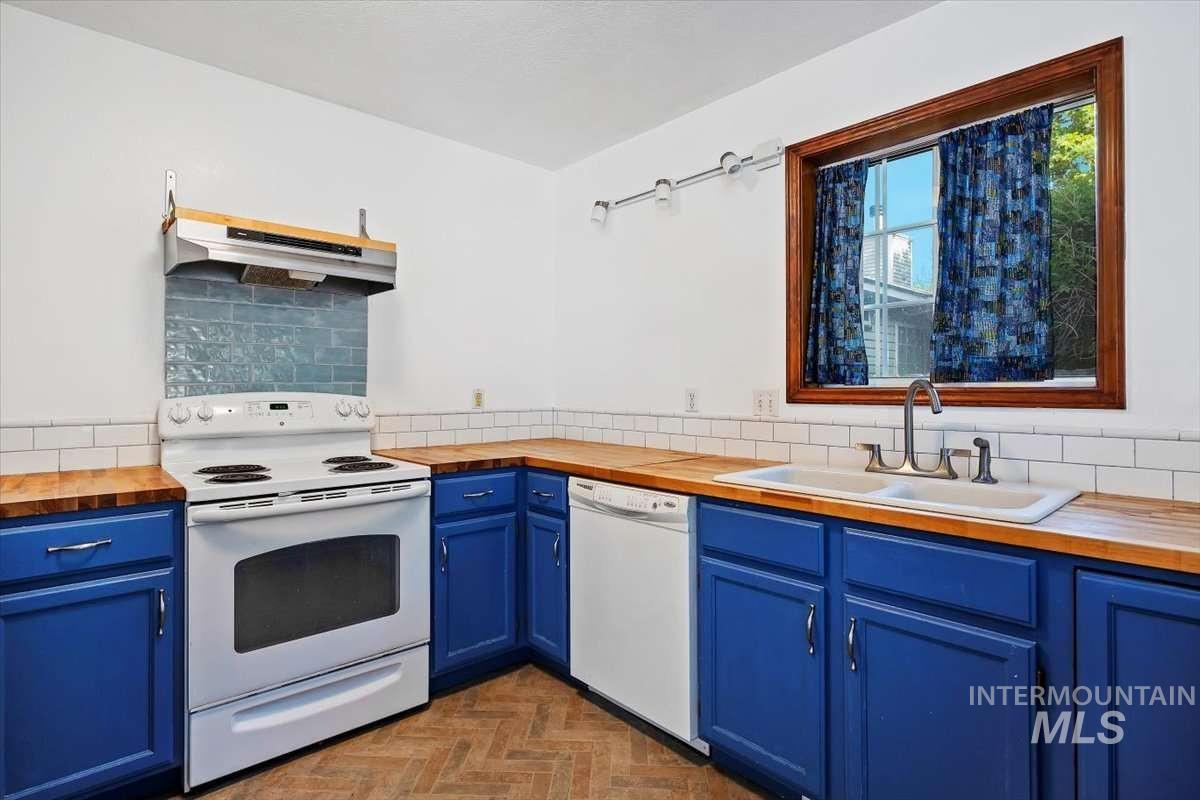 1166 Monaco St Property Photo 11
