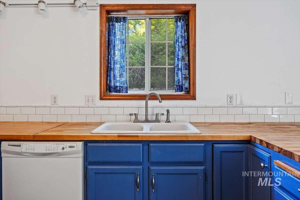 1166 Monaco St Property Photo 14