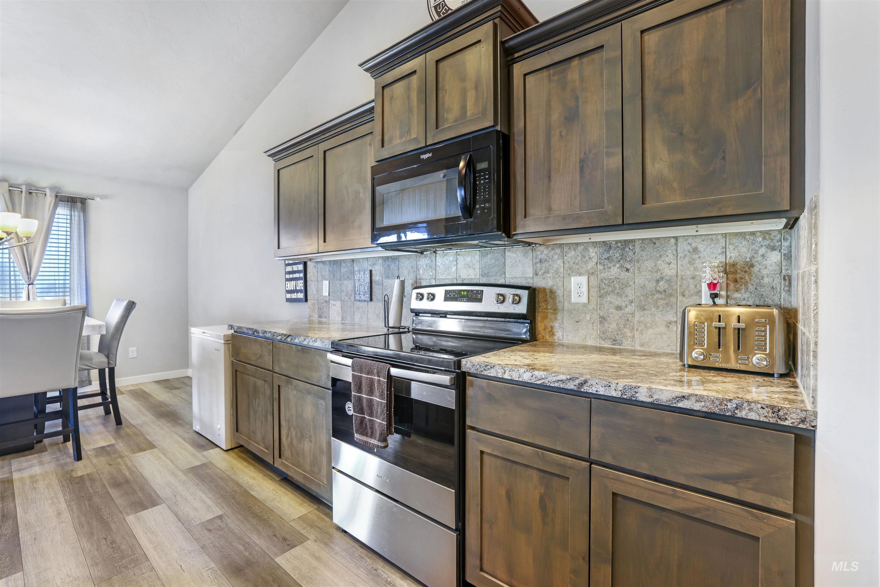 1421 N Birch St Property Photo 8