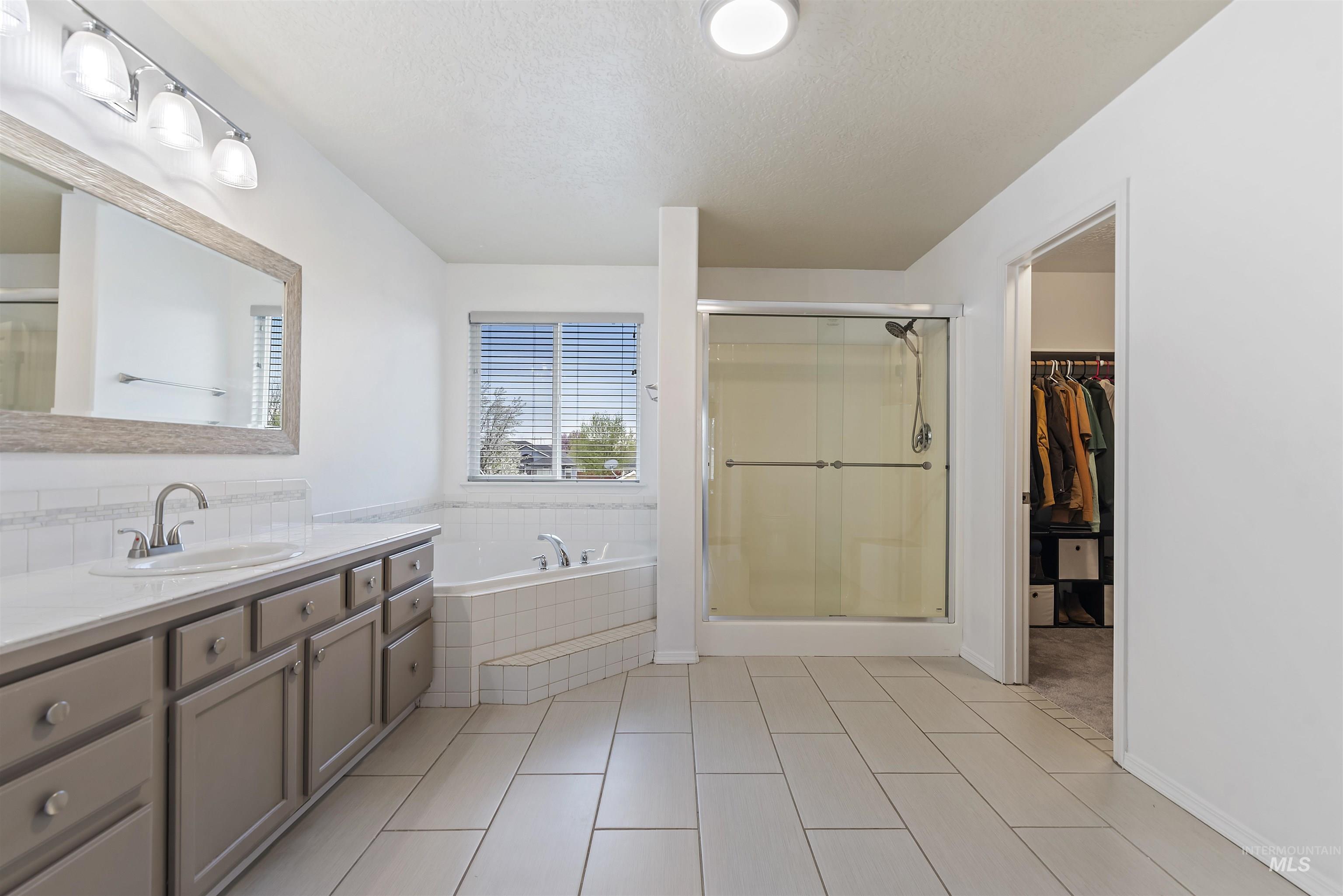 8211 E E Selway Ct. Property Photo 22