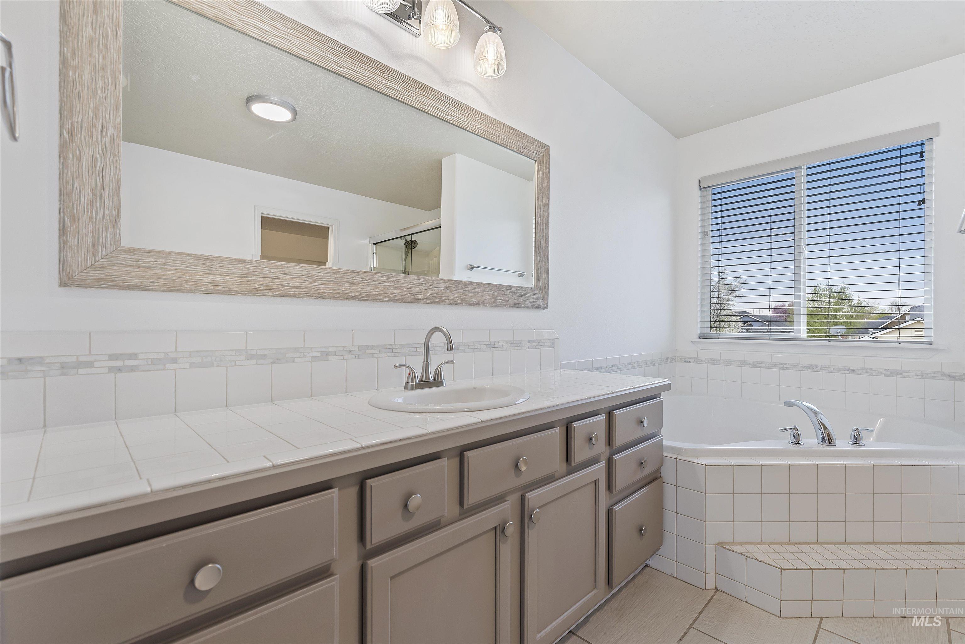 8211 E E Selway Ct. Property Photo 23
