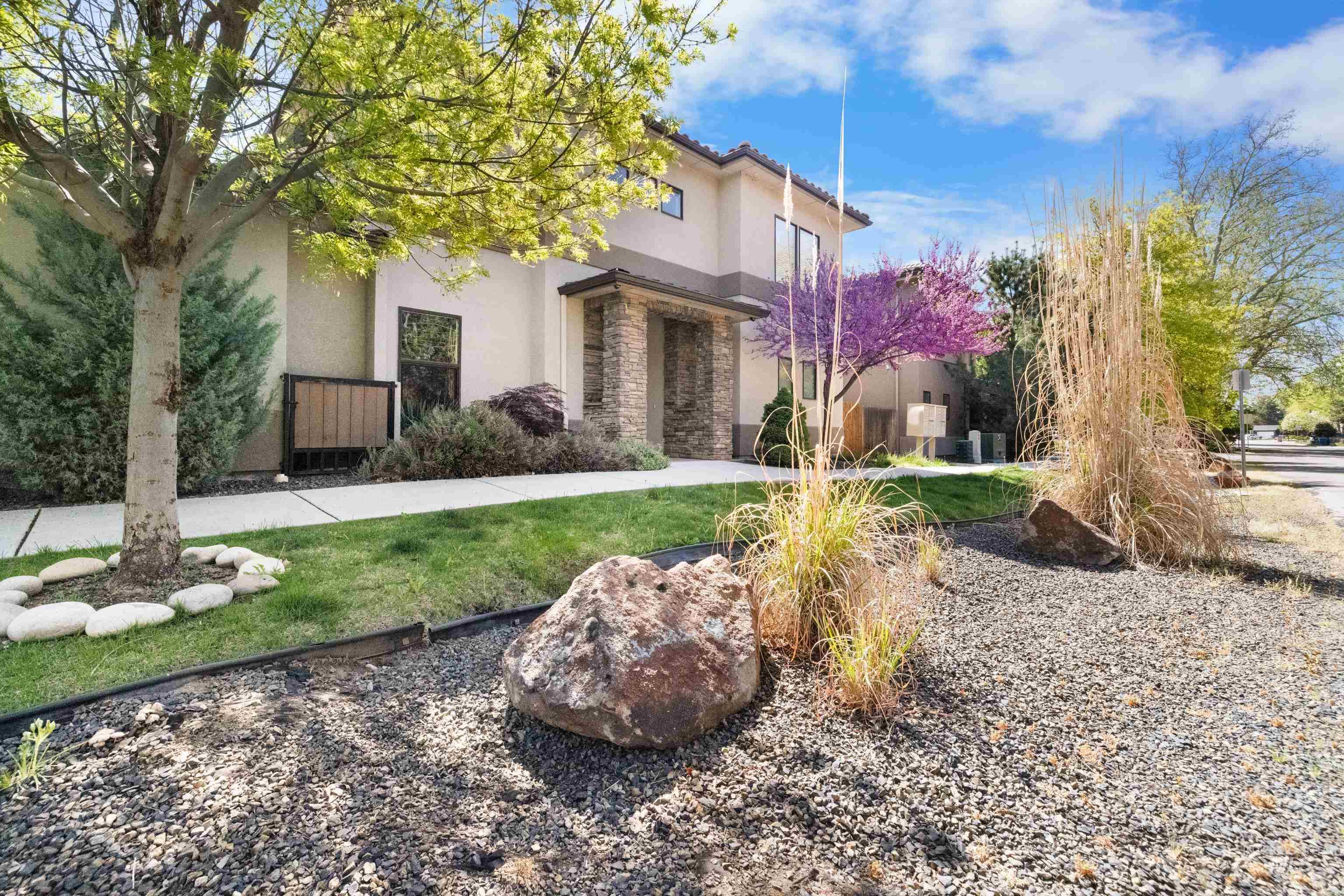 1211 E Spinnaker Property Photo