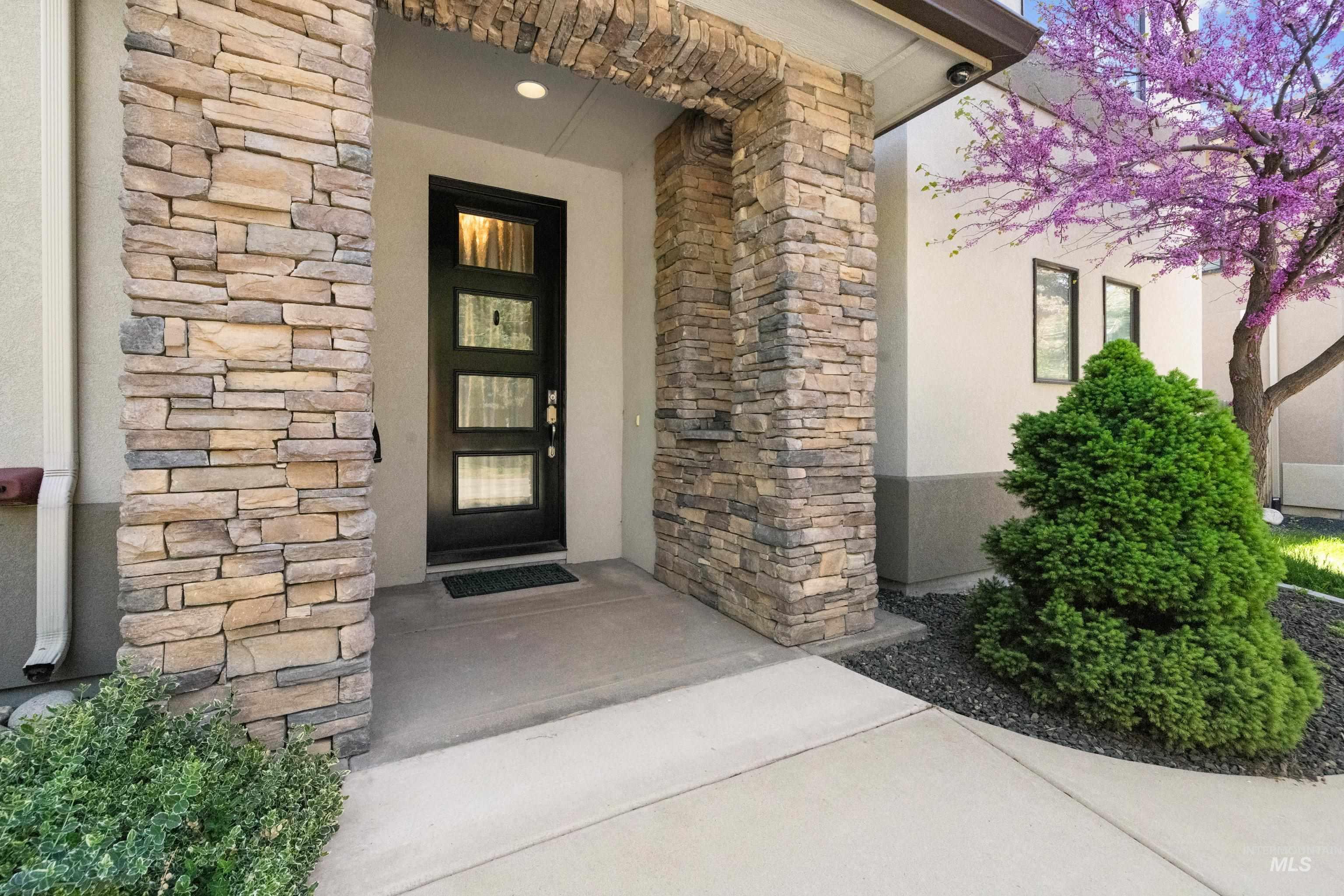 1211 E Spinnaker Property Photo 6