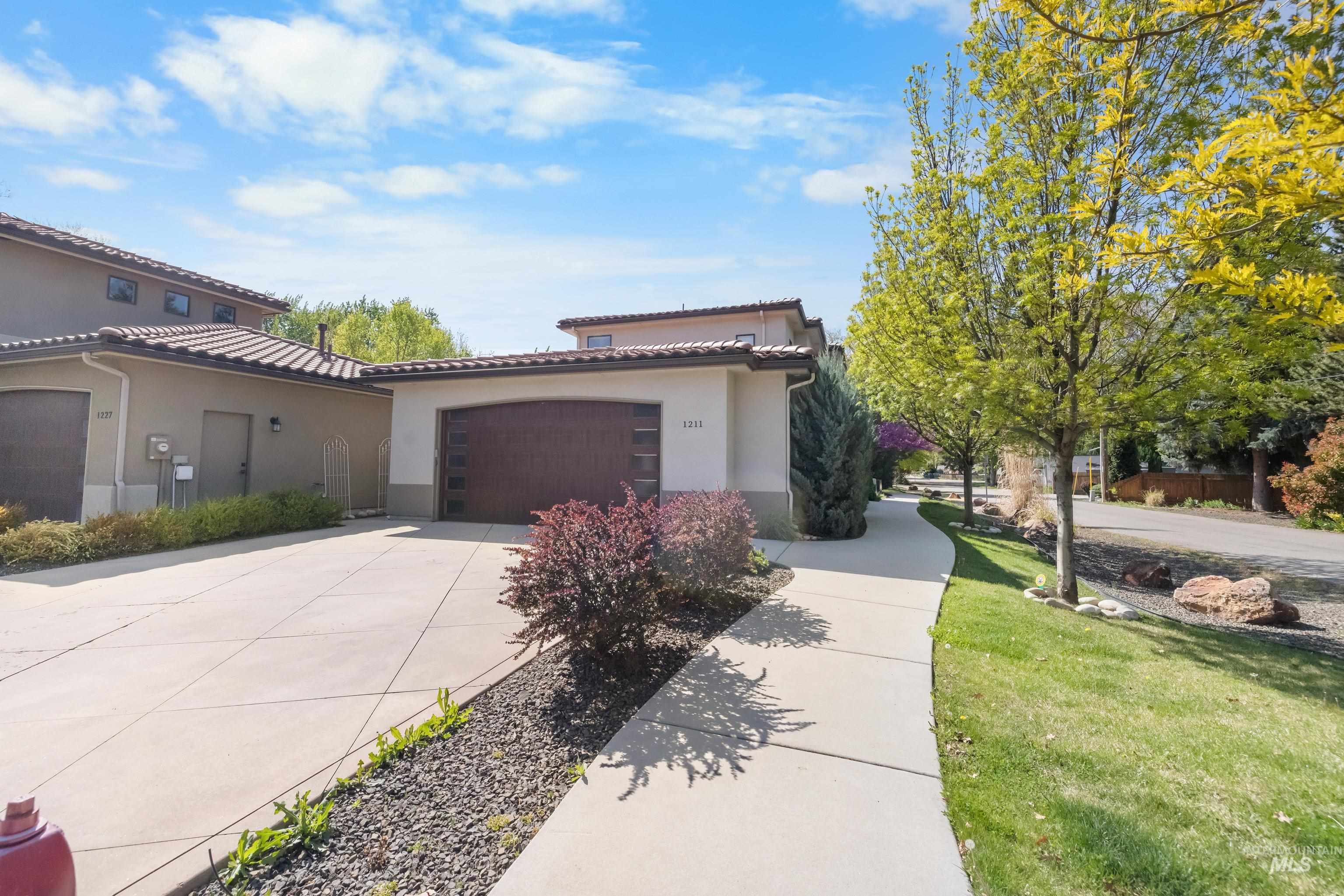 1211 E Spinnaker Property Photo 7