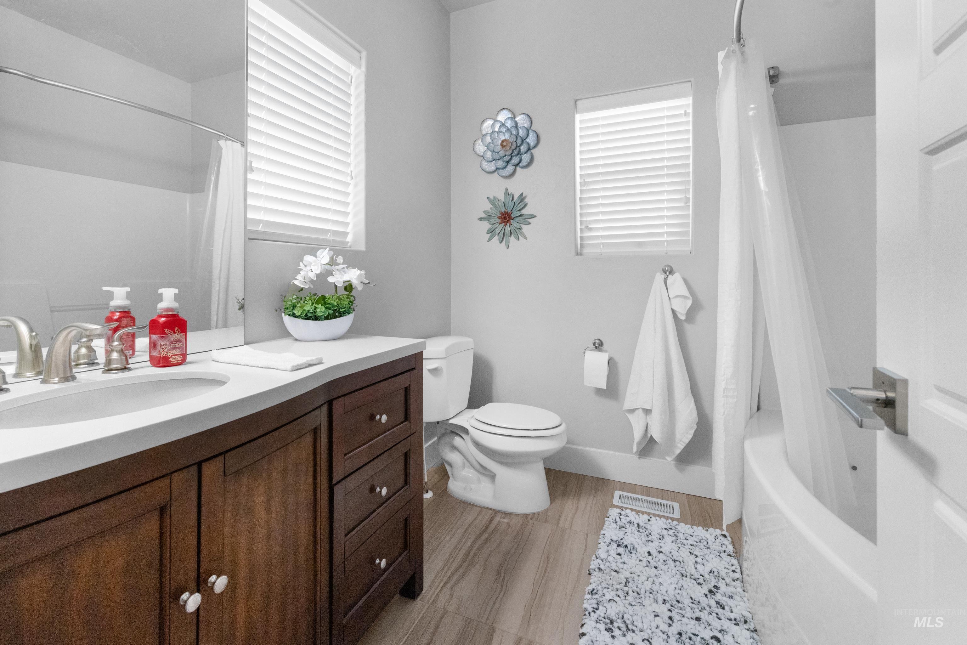 1211 E Spinnaker Property Photo 20