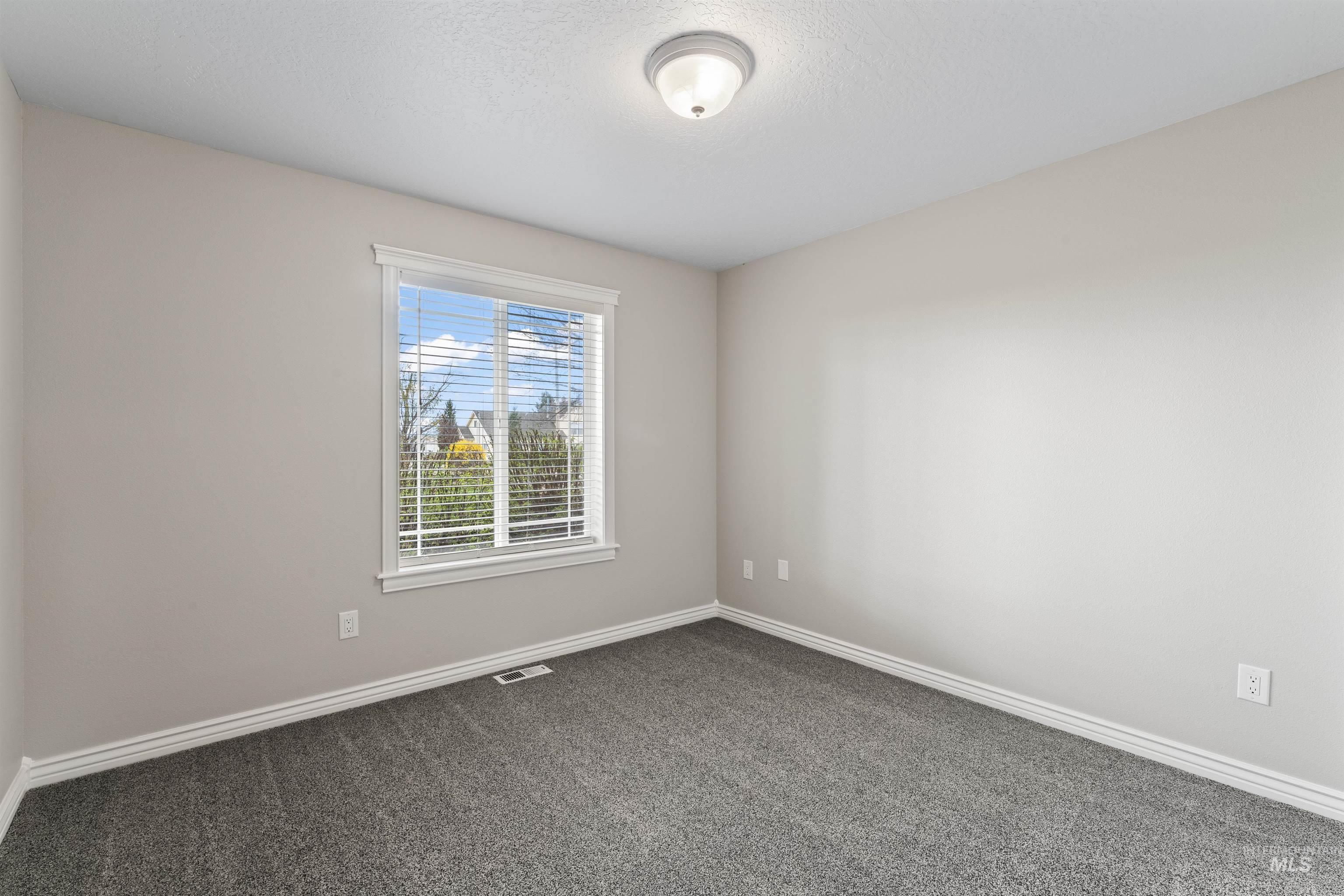 6104 E Locust Ln Property Photo 18