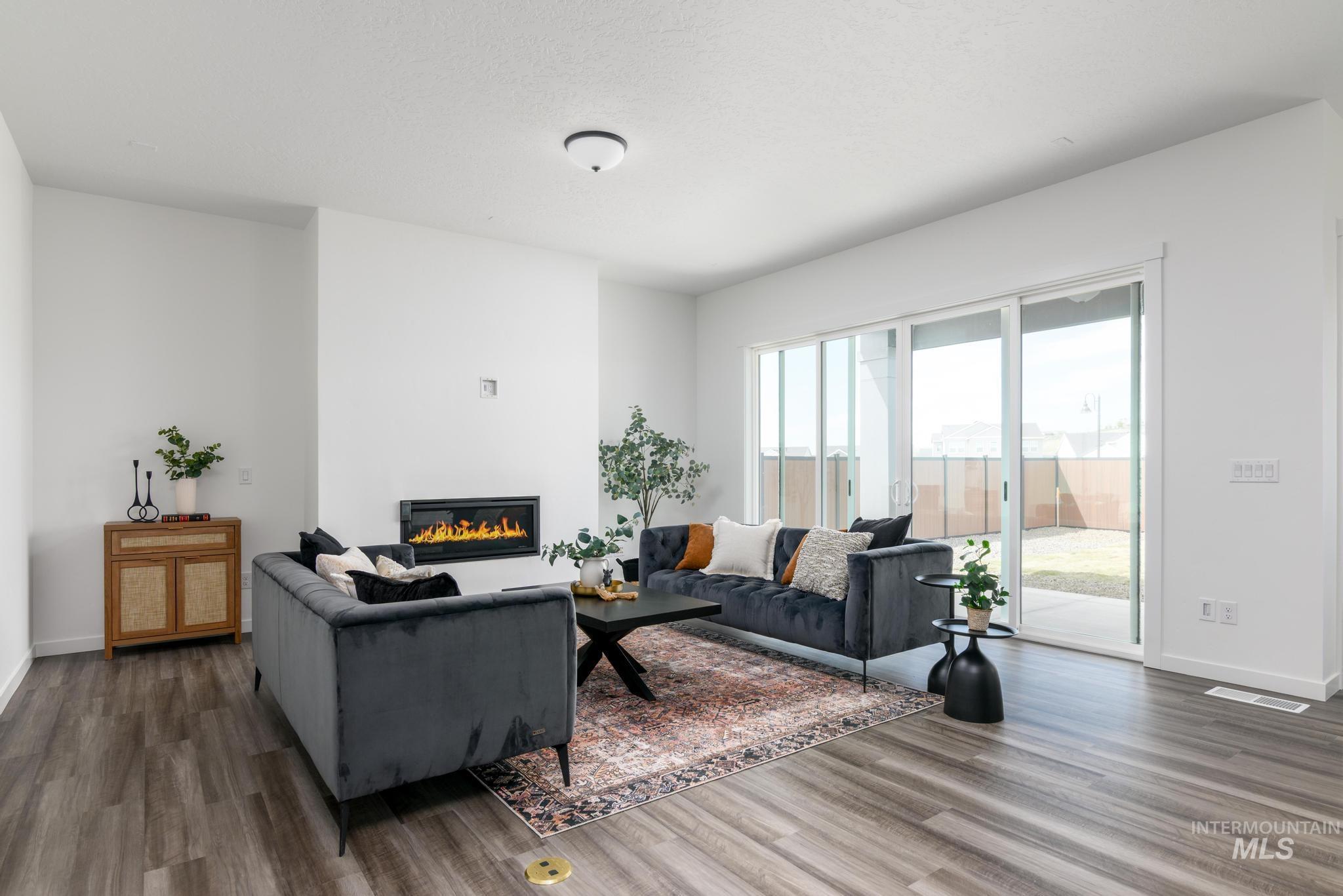 3701 N San Carlos Way Property Photo 4