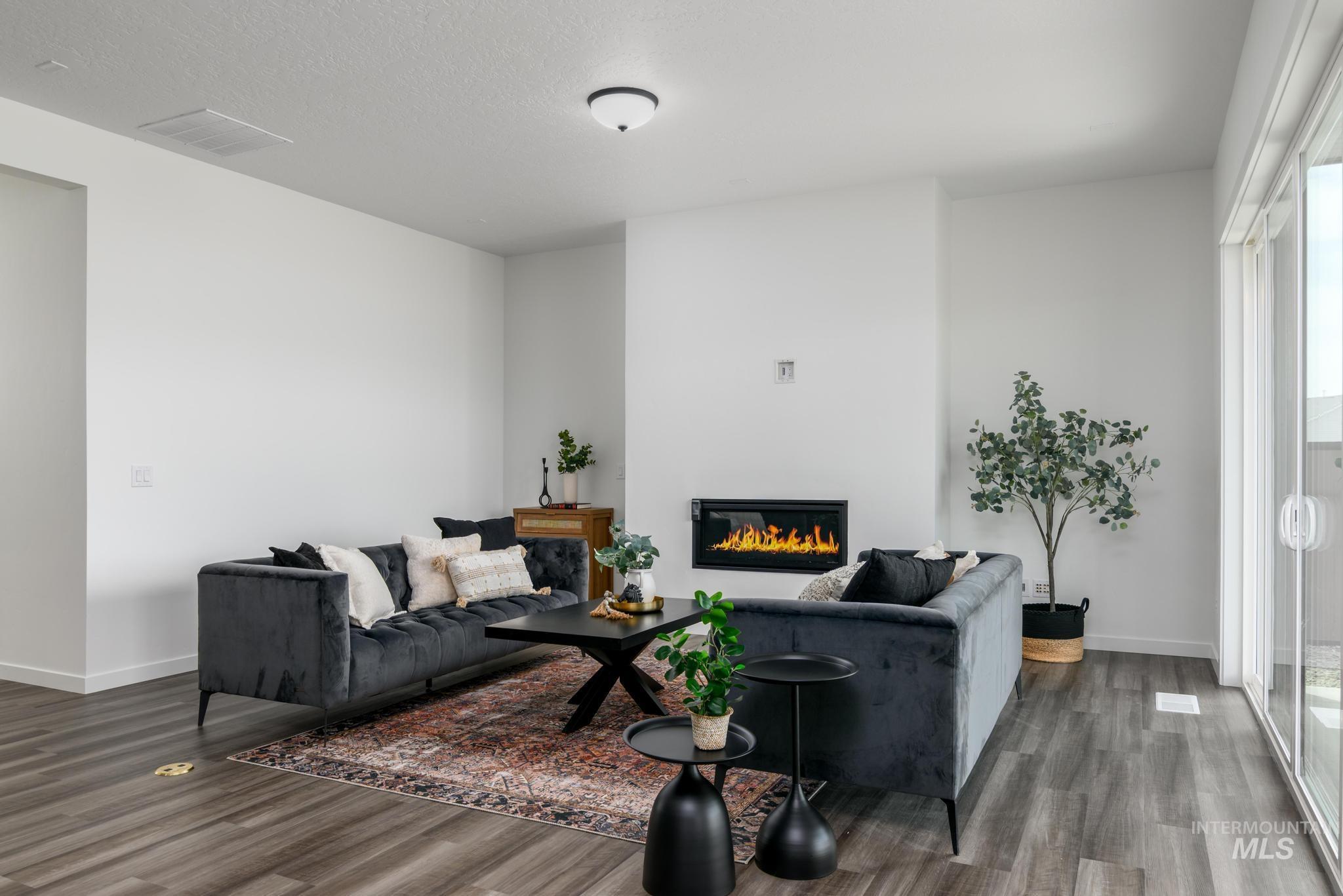 3701 N San Carlos Way Property Photo 6