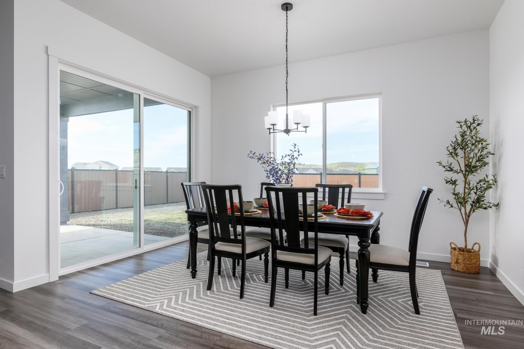 3701 N San Carlos Way Property Photo 11