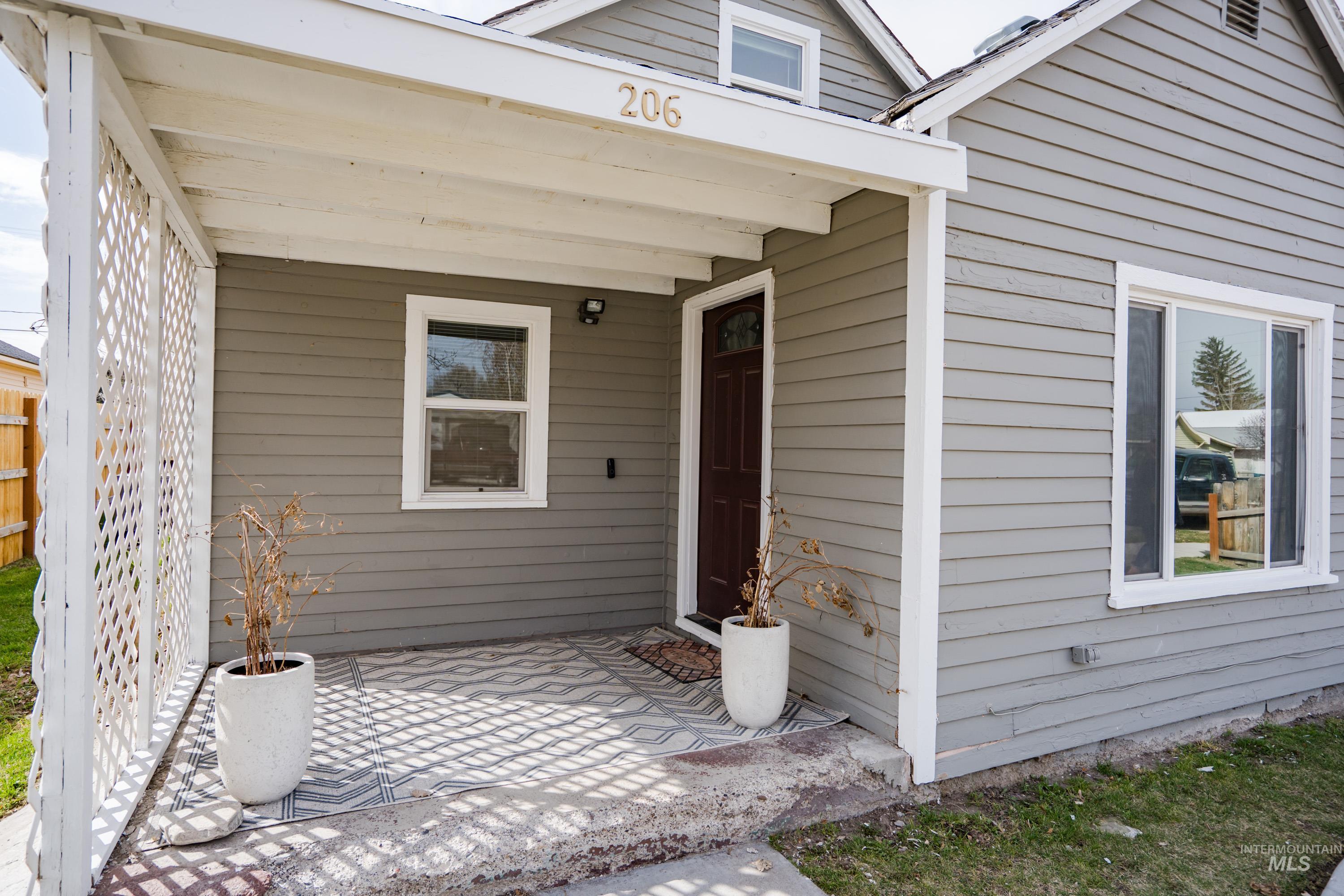 206 E Clark Property Photo 2