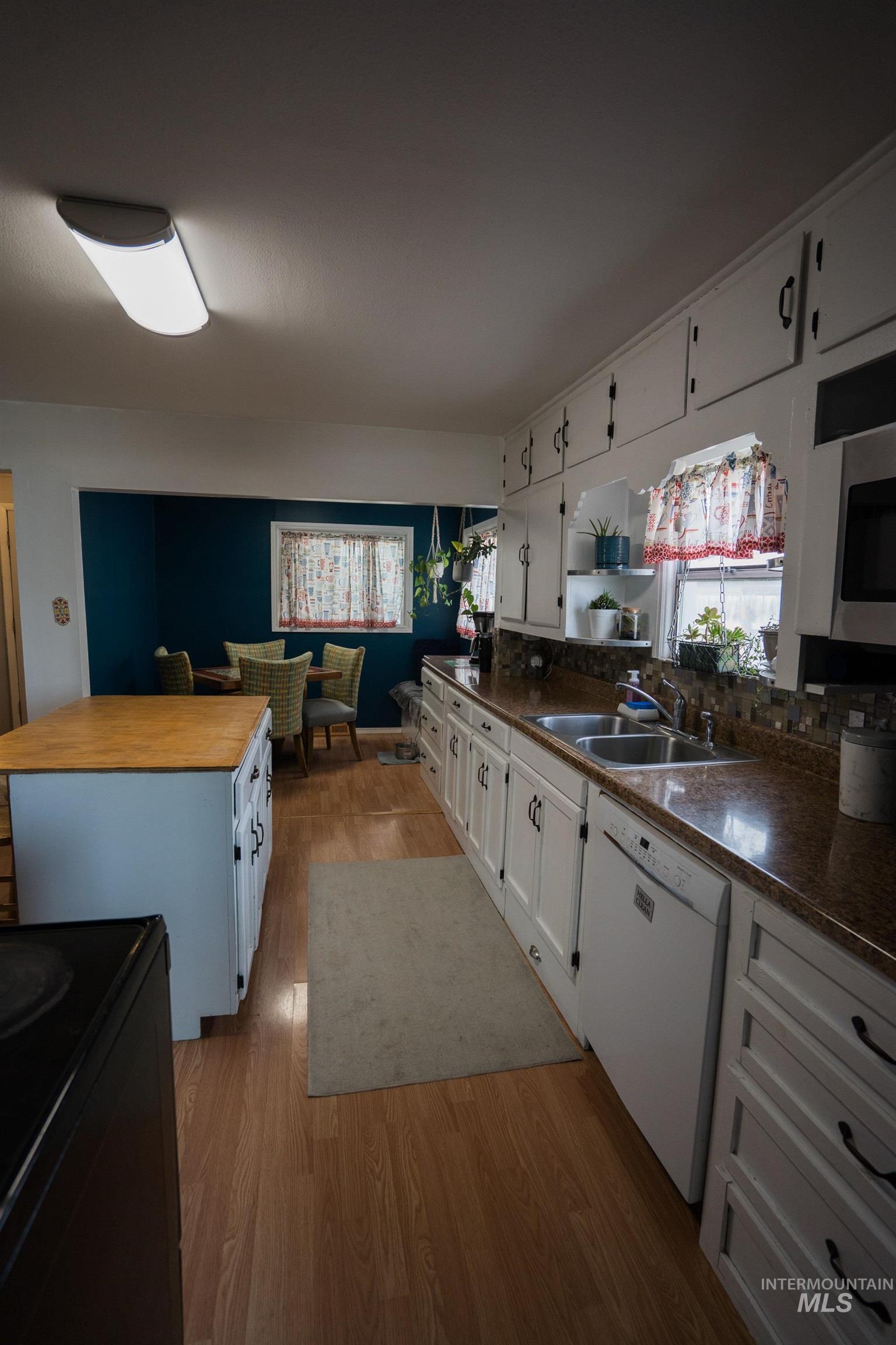 206 E Clark Property Photo 5