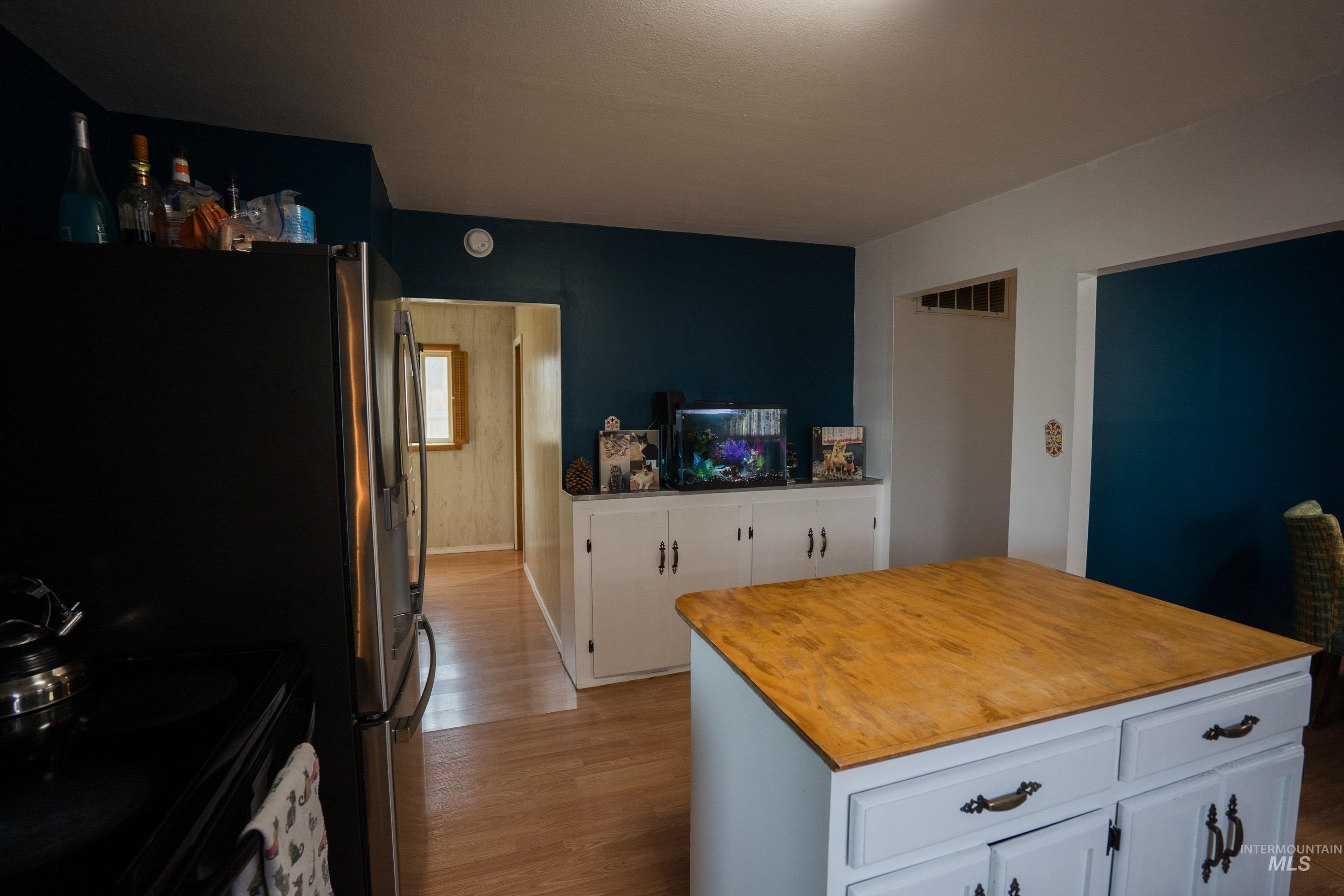206 E Clark Property Photo 7