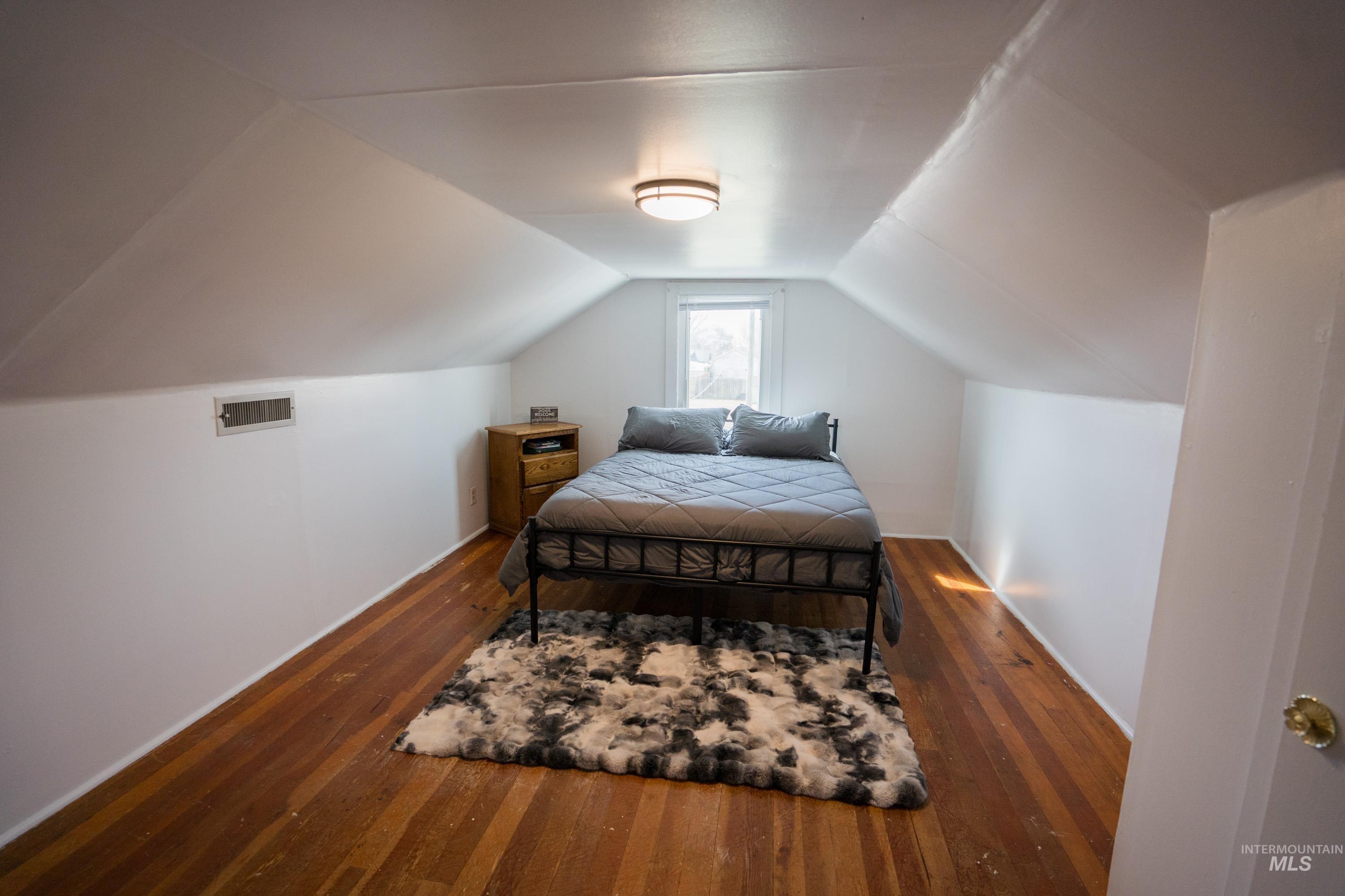 206 E Clark Property Photo 11