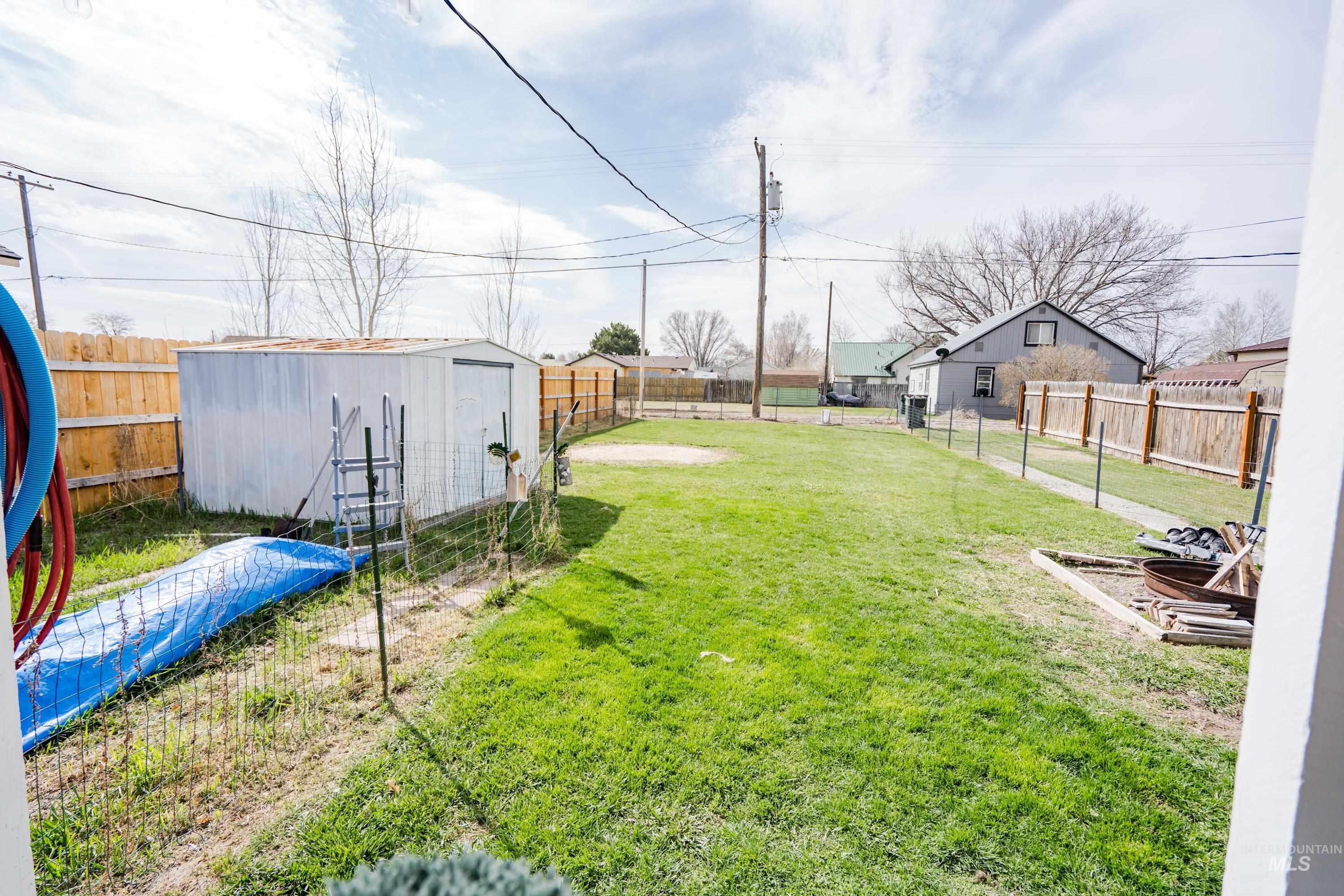 206 E Clark Property Photo 13