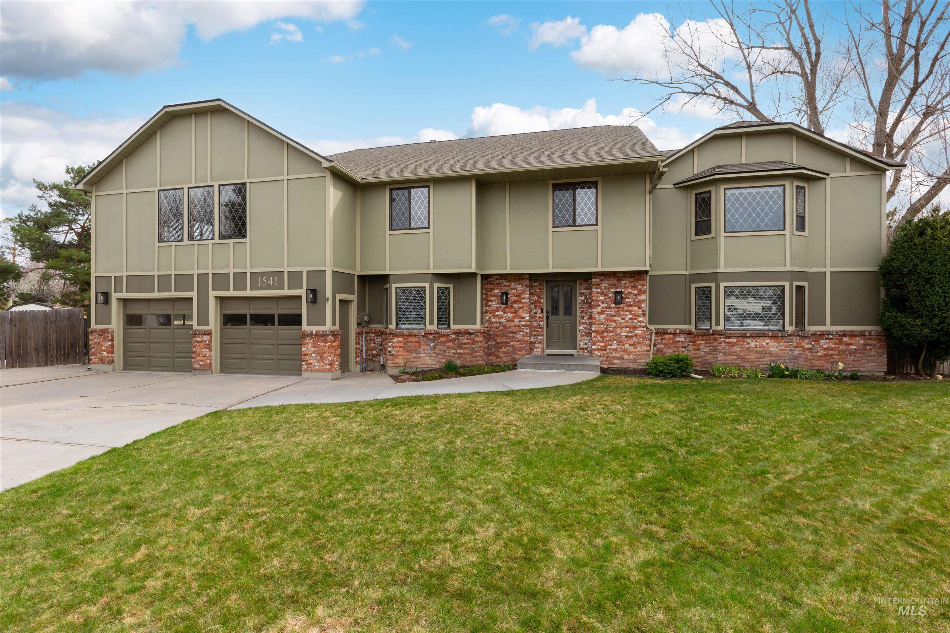 1541 S Oriole Way Property Photo 1
