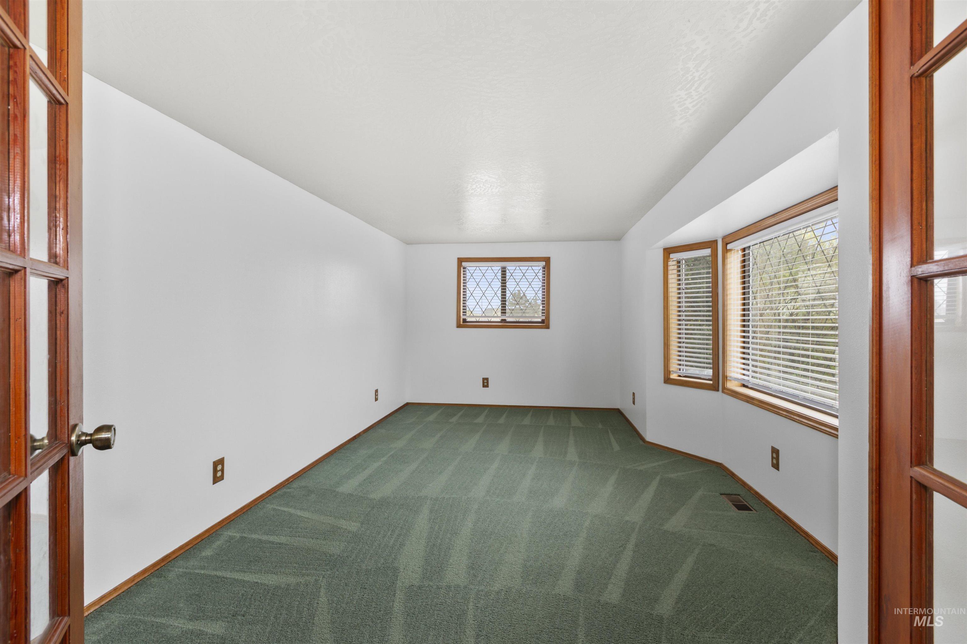 1541 S Oriole Way Property Photo 8