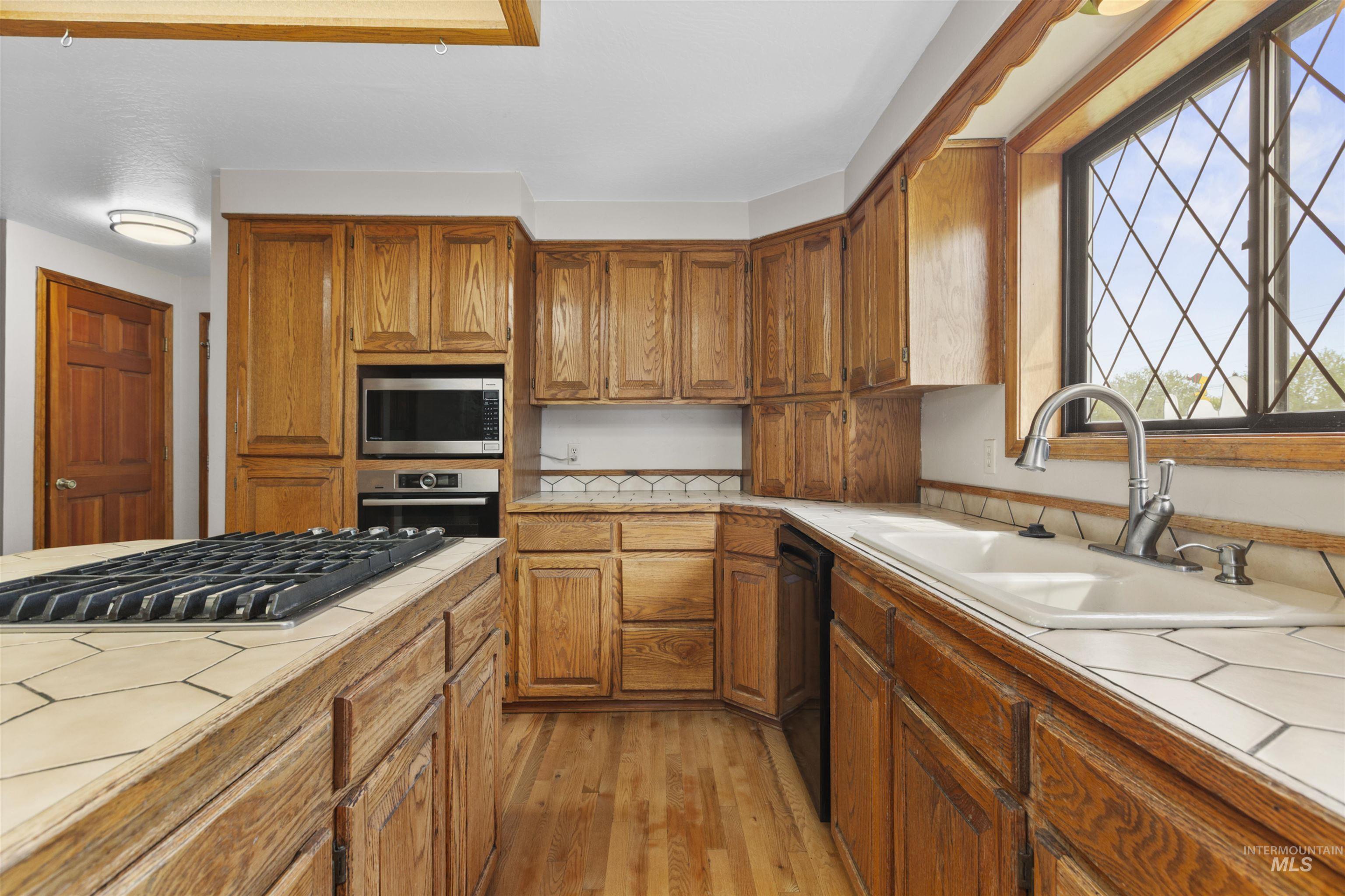 1541 S Oriole Way Property Photo 11