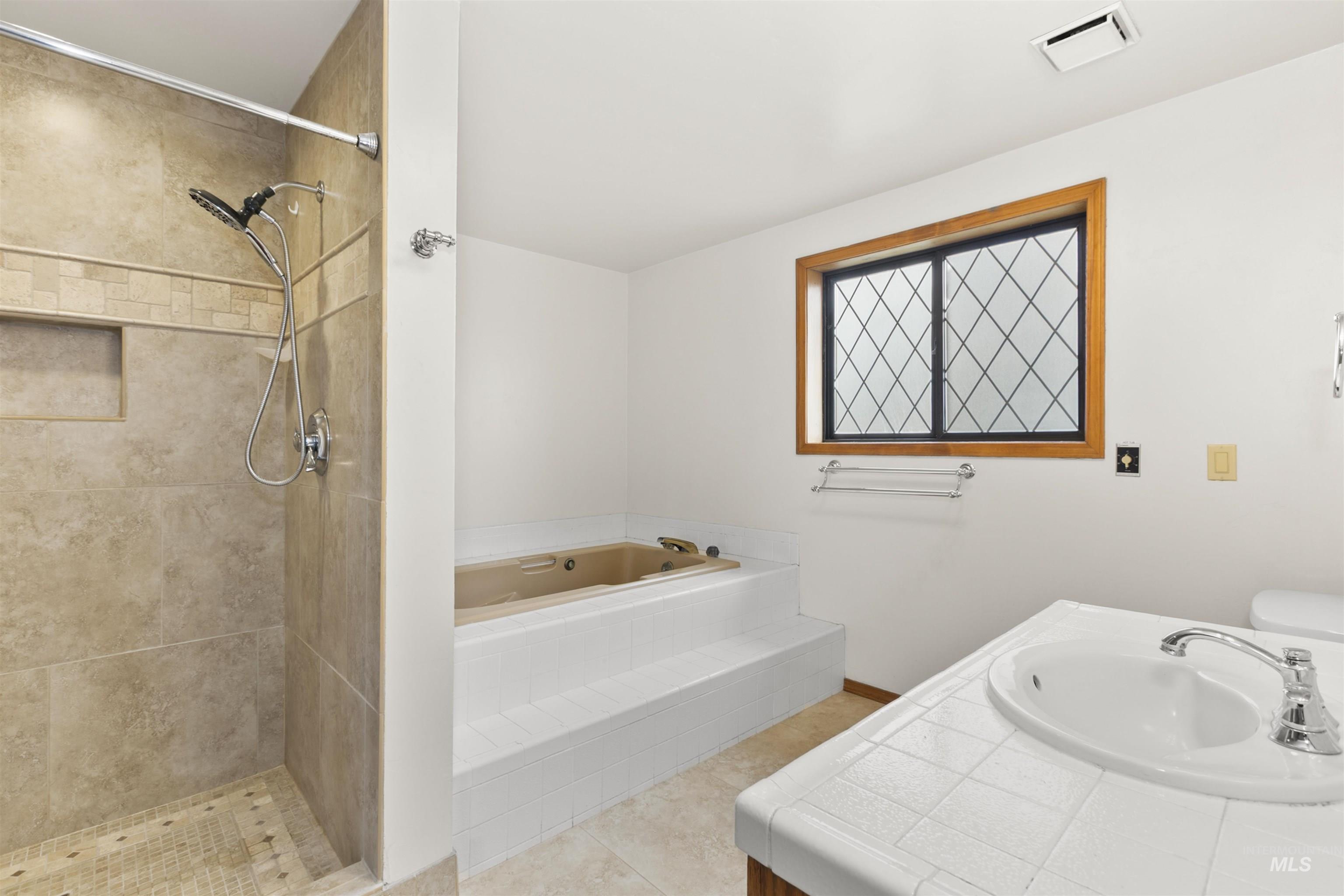1541 S Oriole Way Property Photo 22