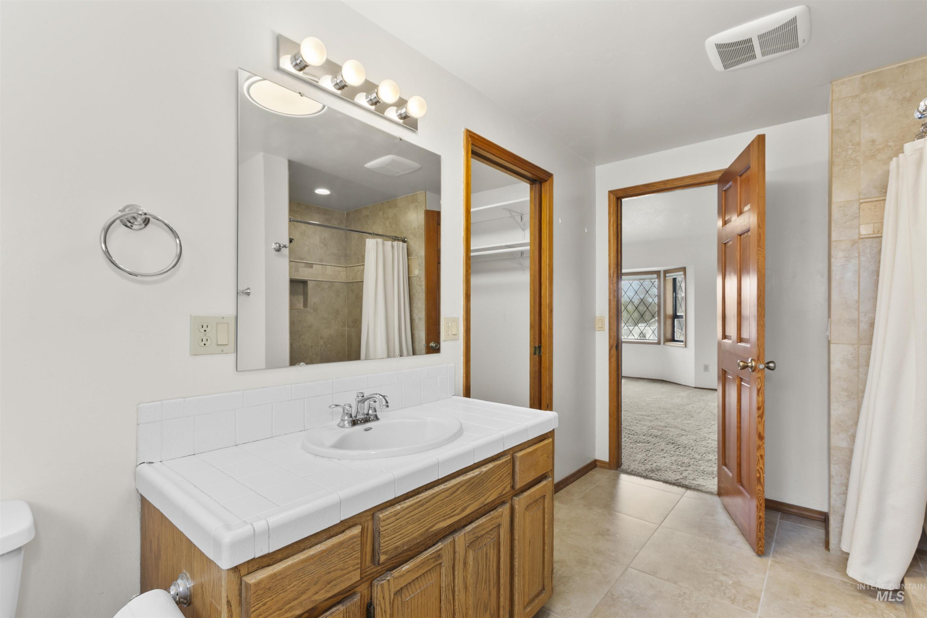 1541 S Oriole Way Property Photo 23