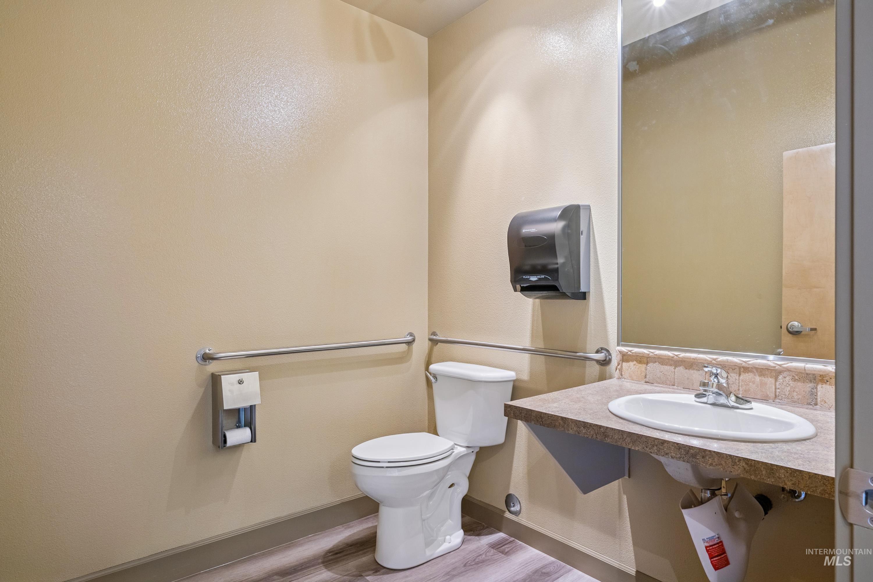1093 E Iron Eagle Drive- Suite 125 Property Photo 14