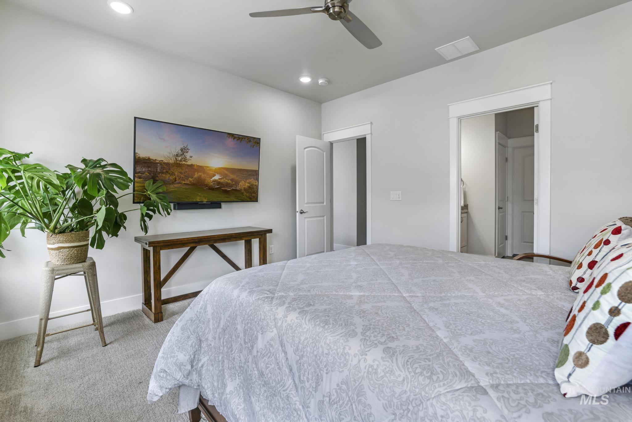 1051 Dunnigan St Property Photo 18