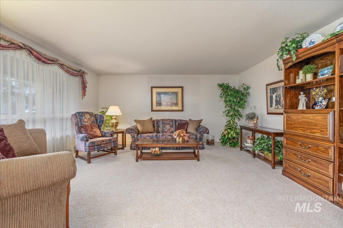 4167 N Columbine St. Property Photo 5