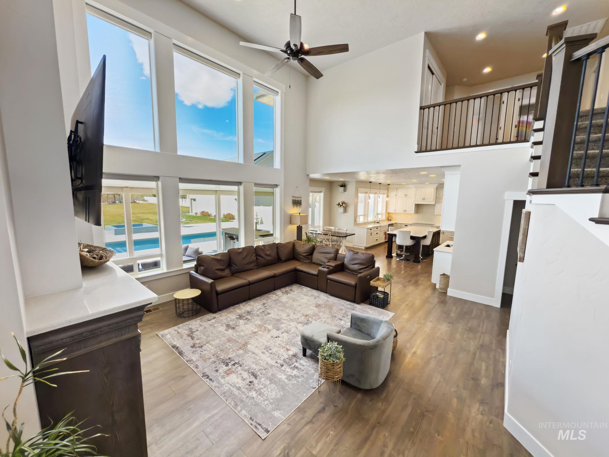 7063 S Pear Blossom Property Photo 8