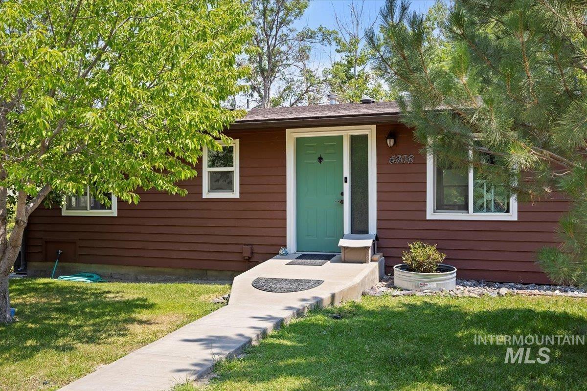 4806 Salmon Creek Dr Property Photo 1