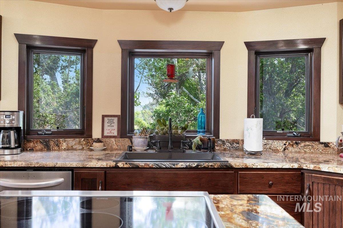 4806 Salmon Creek Dr Property Photo 17