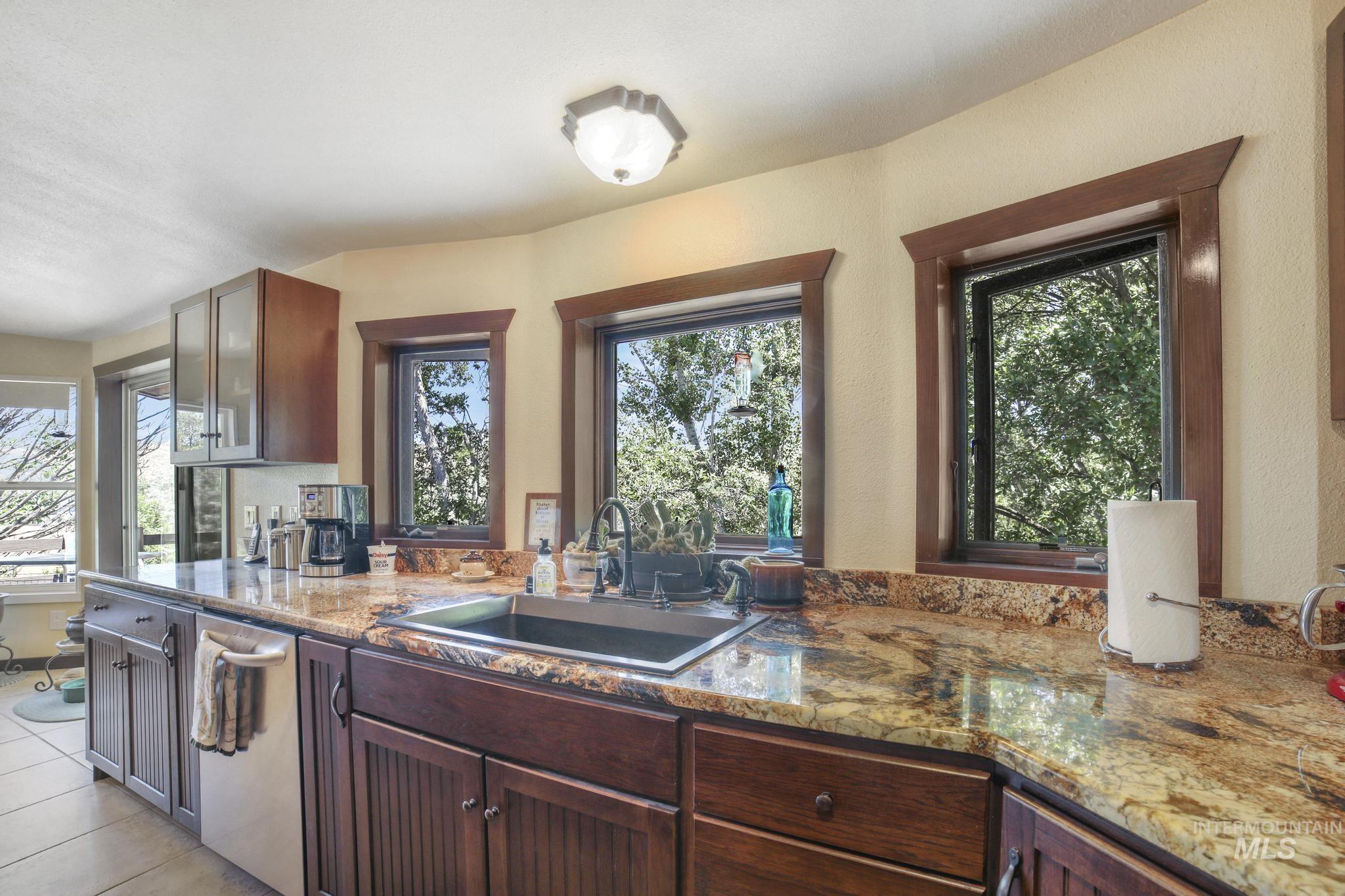 4806 Salmon Creek Dr Property Photo 12