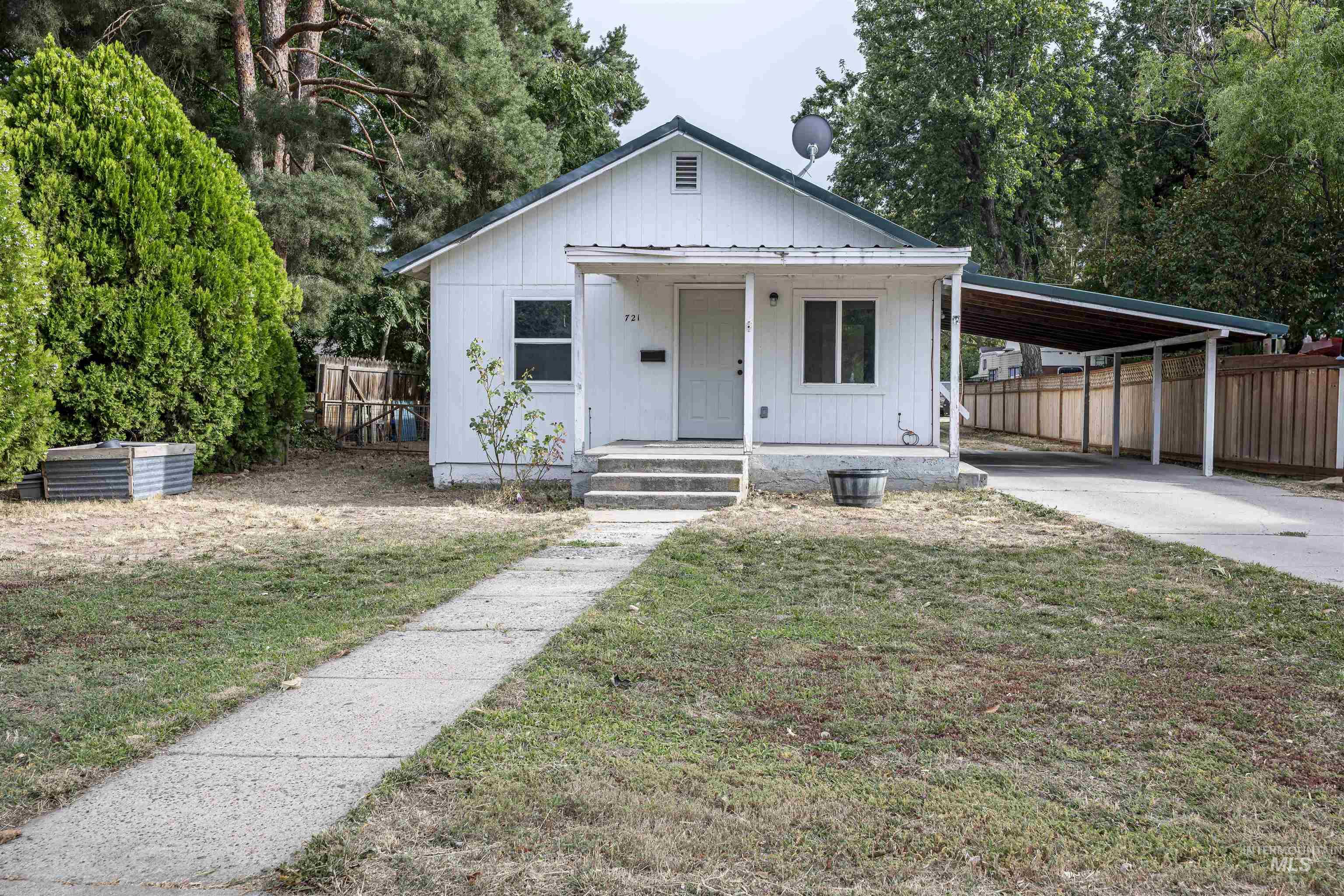 721 E Main St Property Photo 1