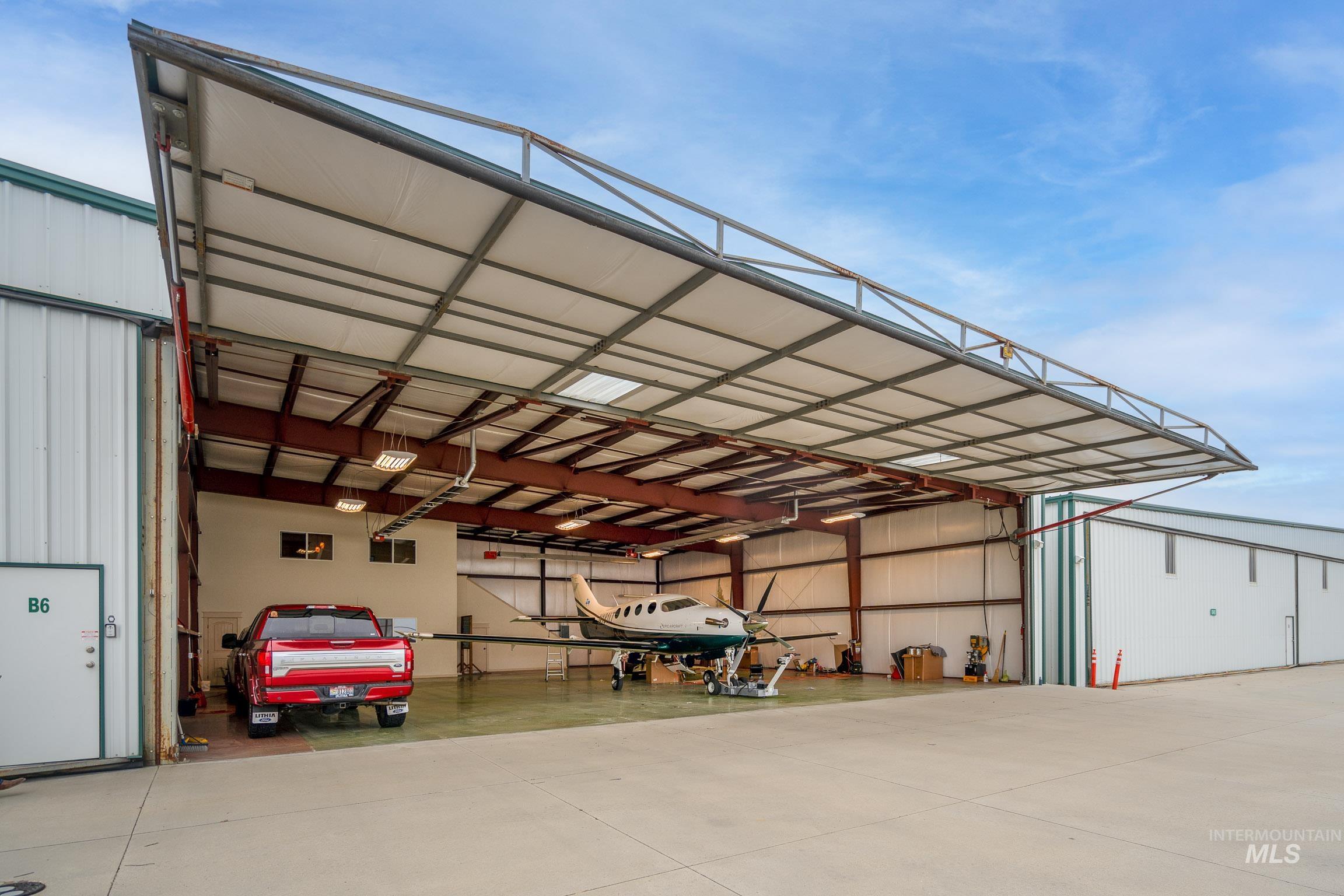 5515 Aviation Way Property Photo