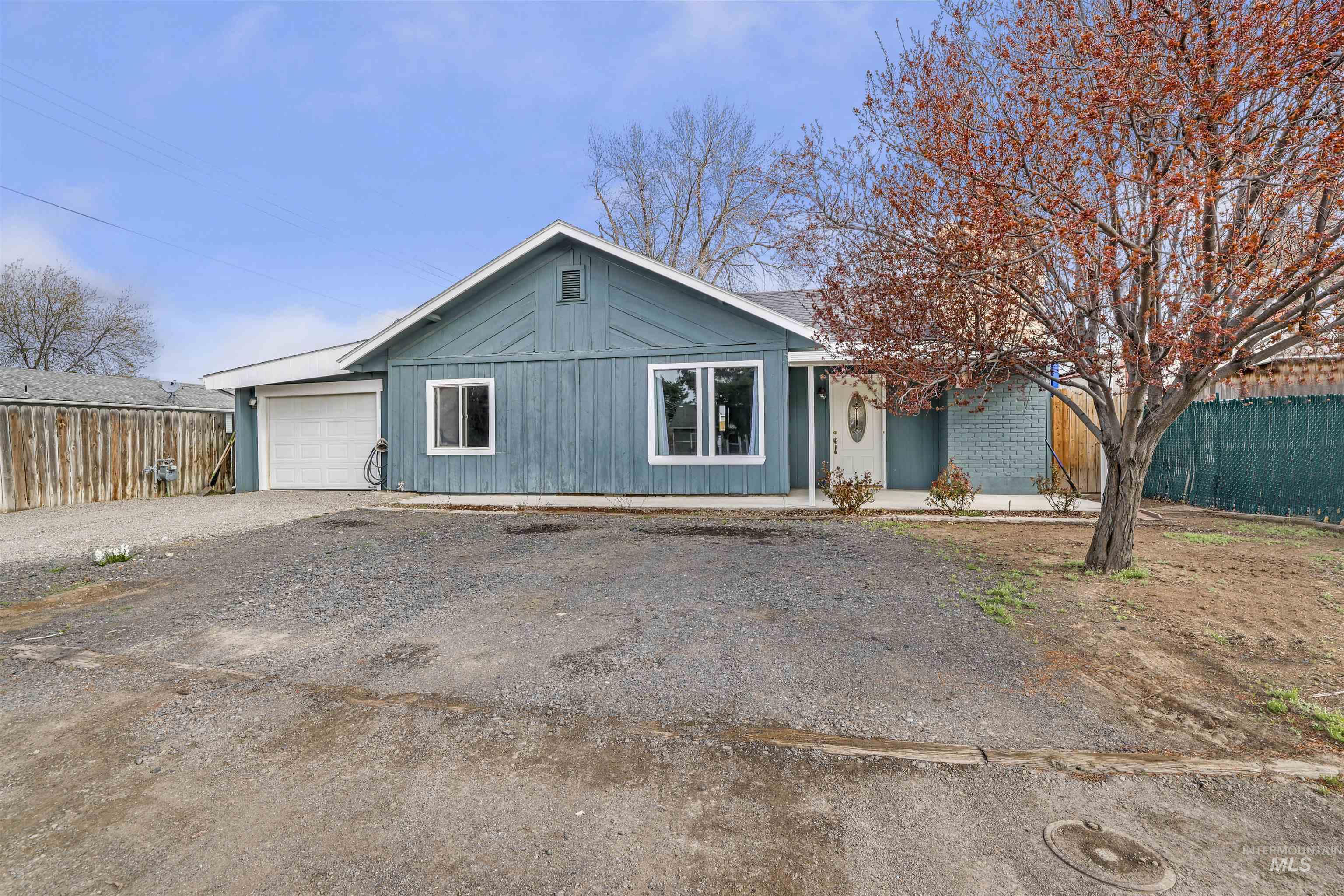 130 Taylor St W Property Photo