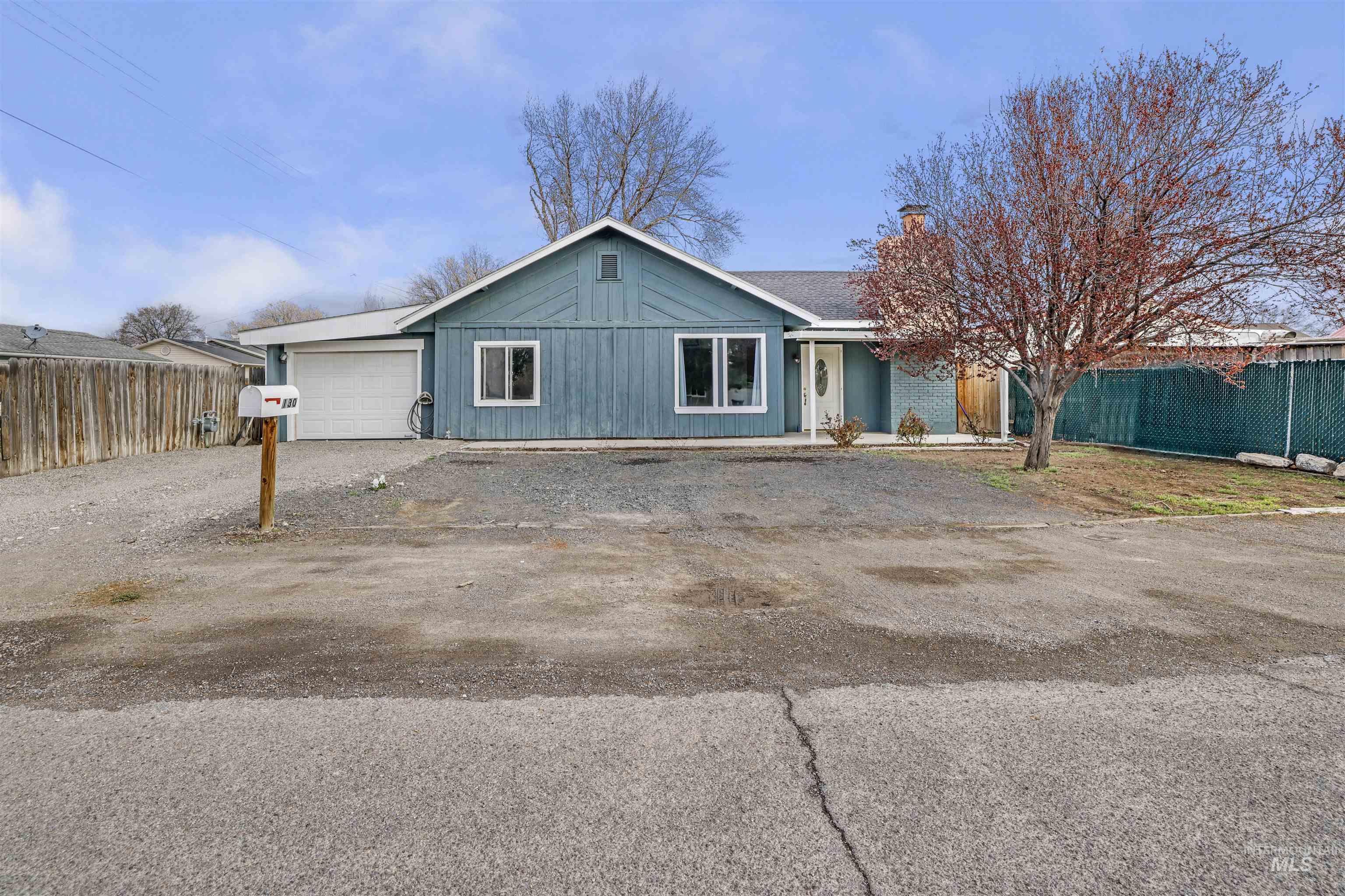 130 Taylor St W Property Photo 2
