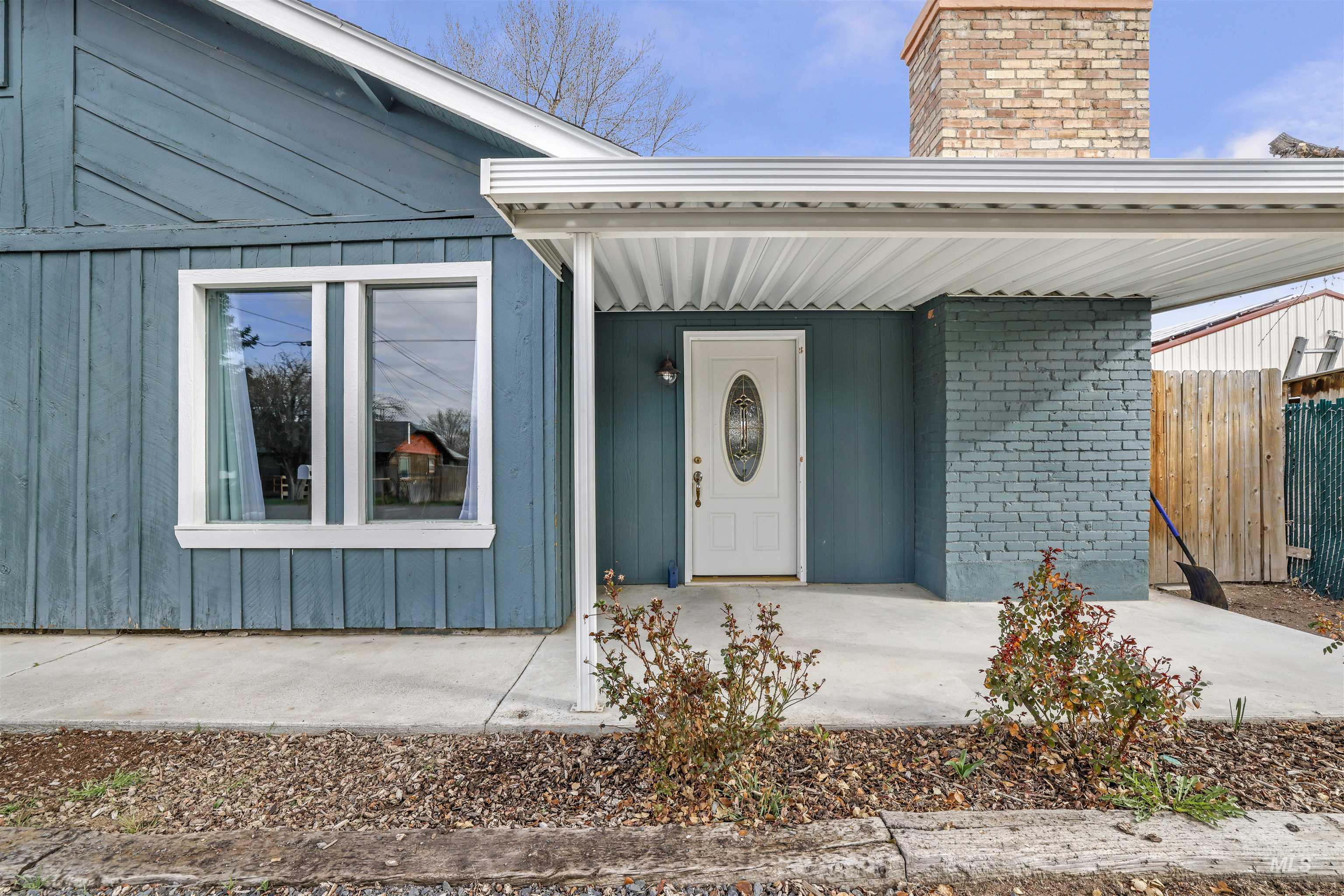 130 Taylor St W Property Photo 3