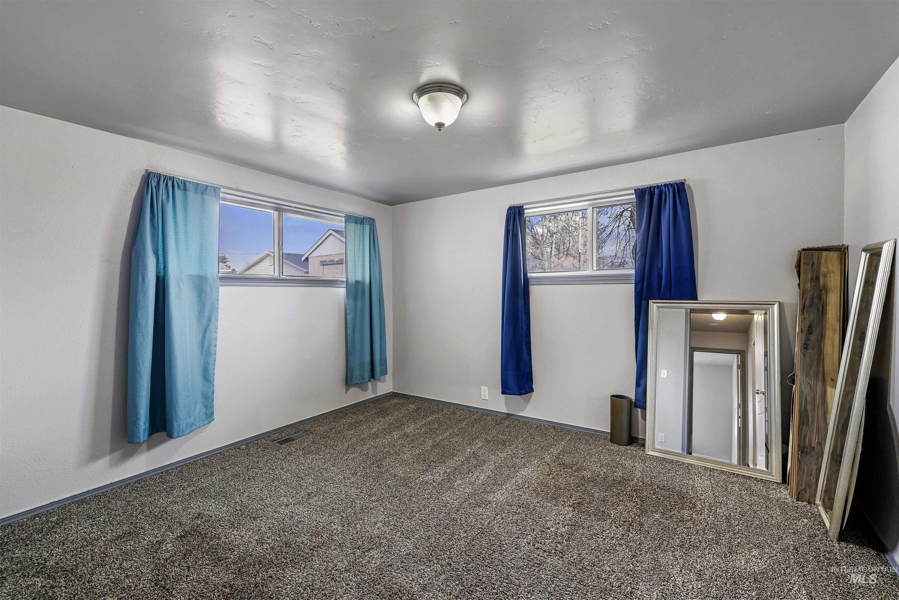 130 Taylor St W Property Photo 14