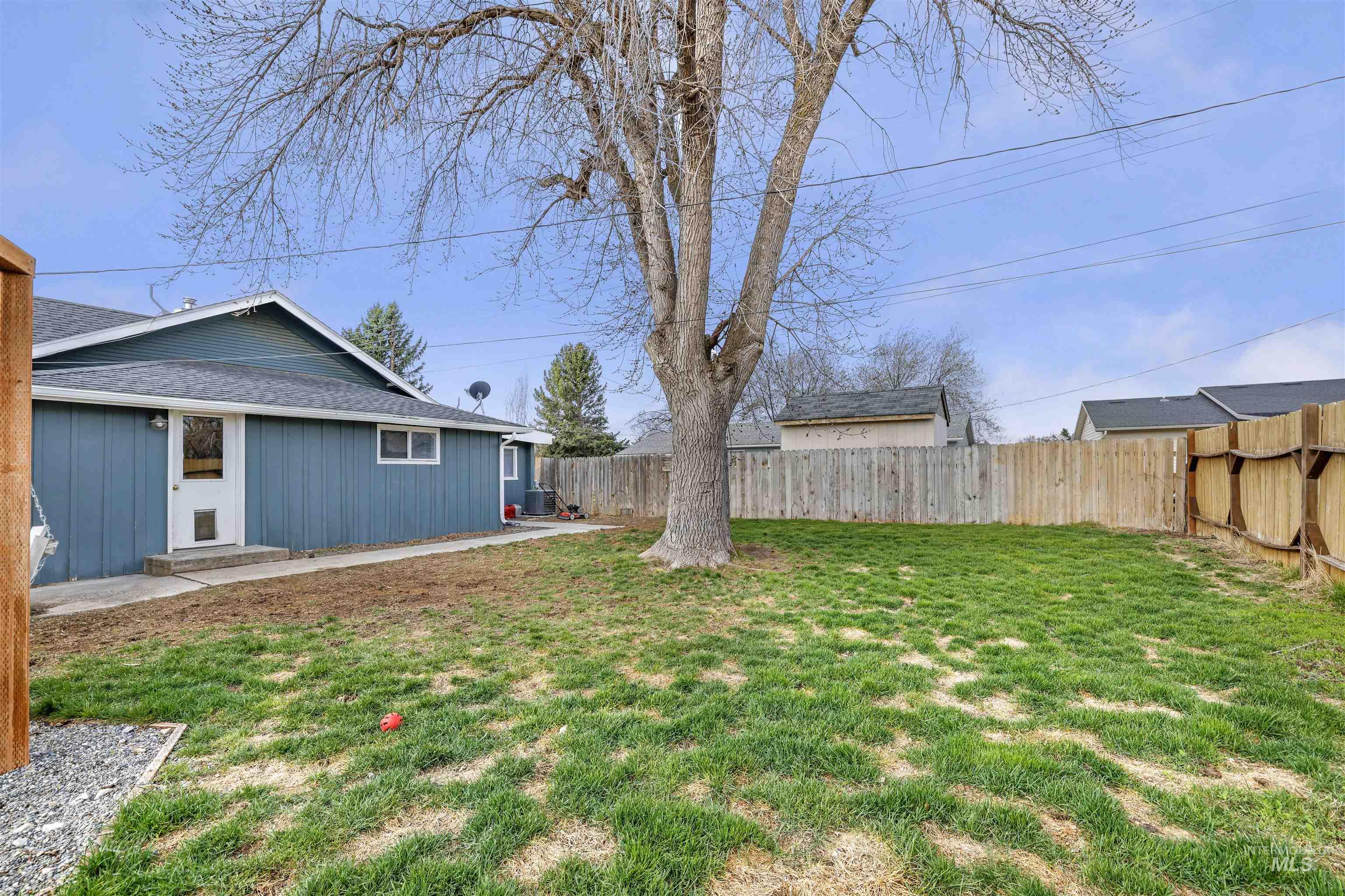 130 Taylor St W Property Photo 22