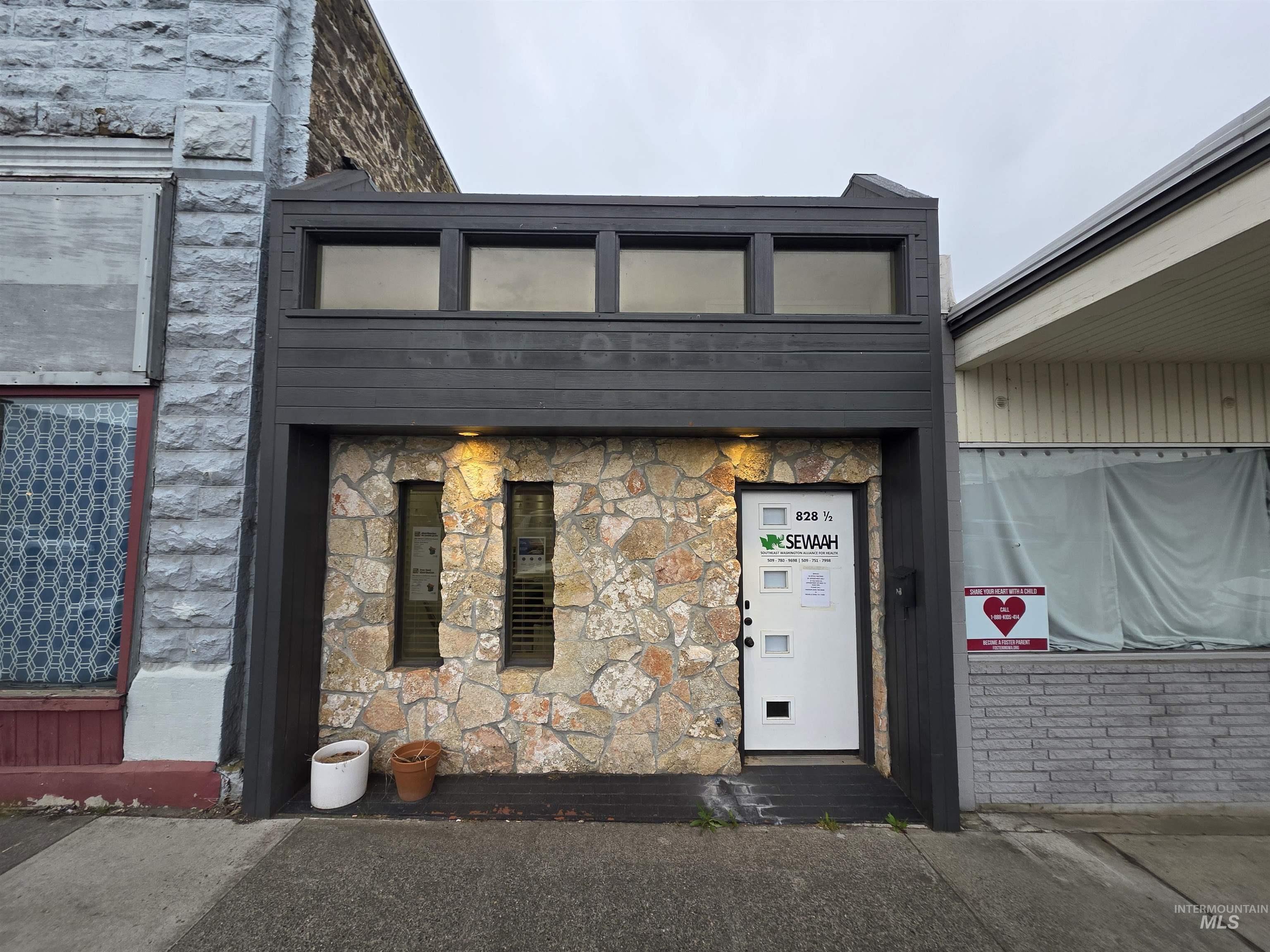 828 1/2 6th Street Property Photo 1