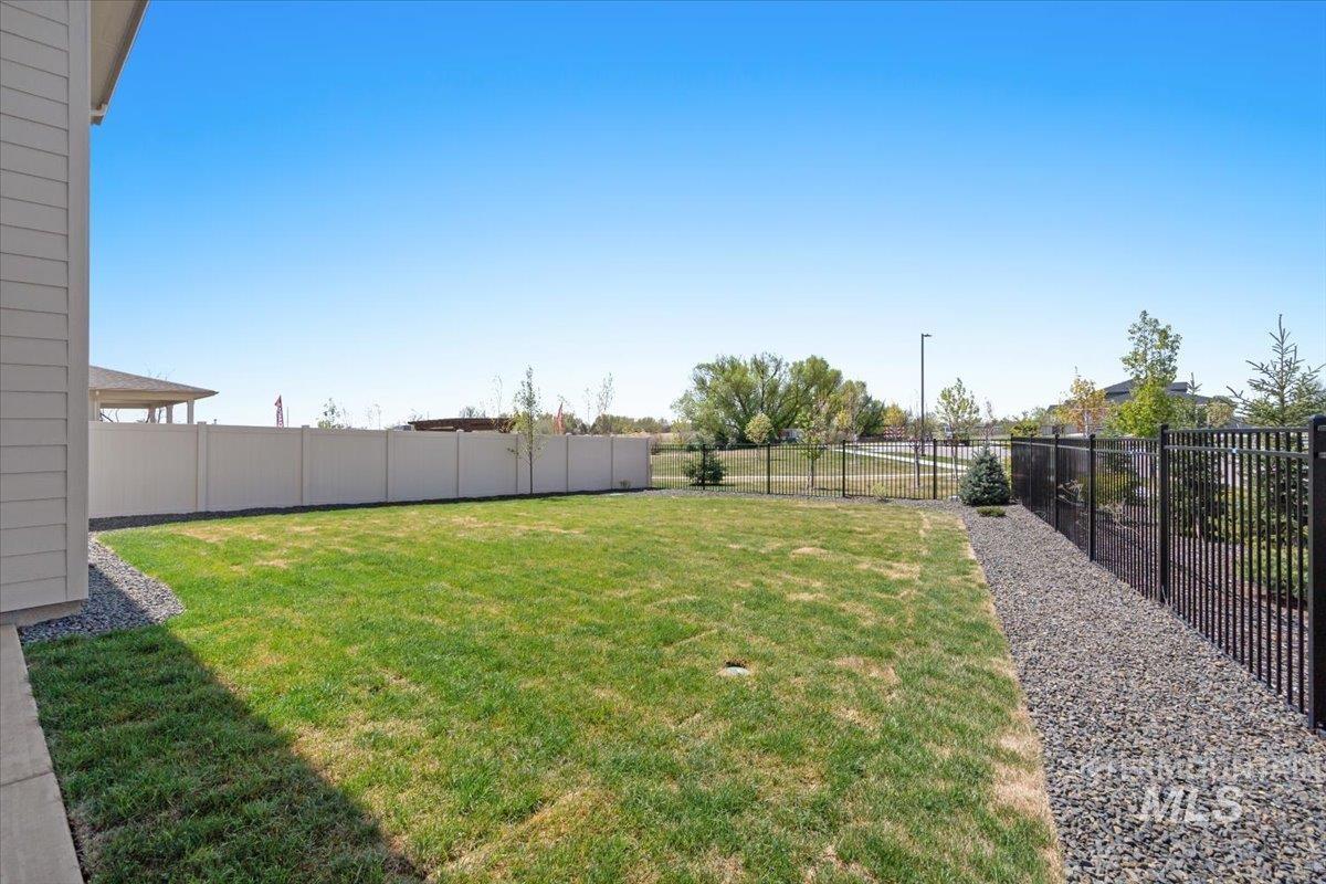 393 N Tempsford Way Property Photo 43
