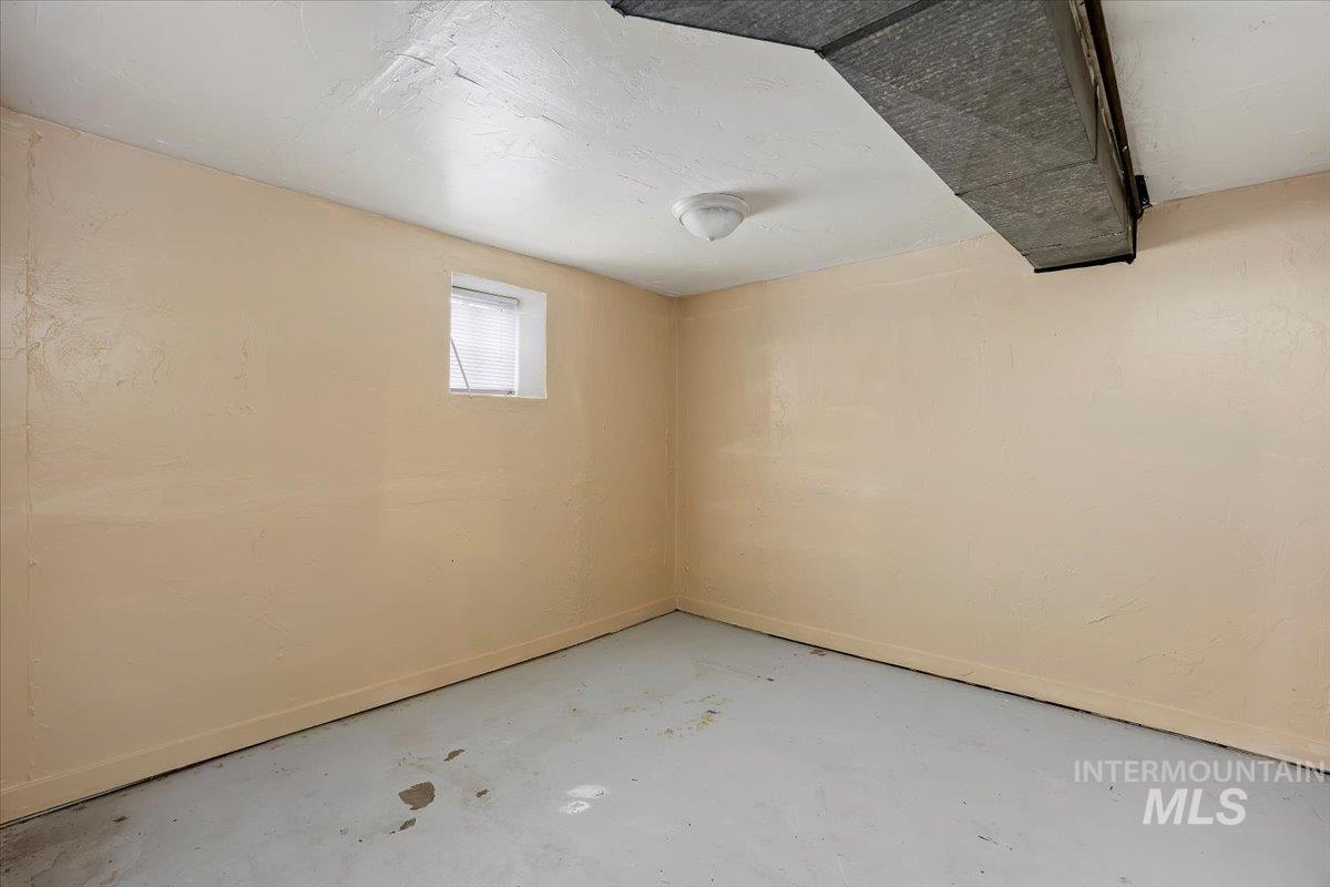 532 W 2nd Ave Property Photo 16