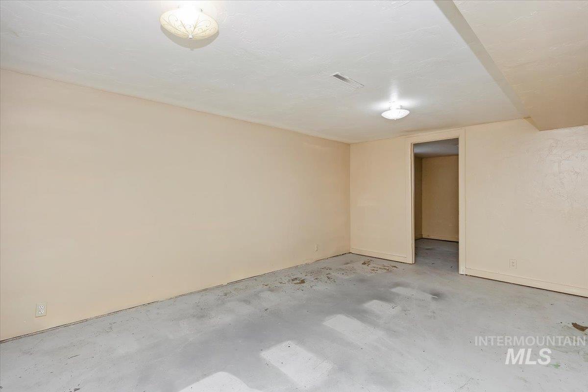 532 W 2nd Ave Property Photo 17
