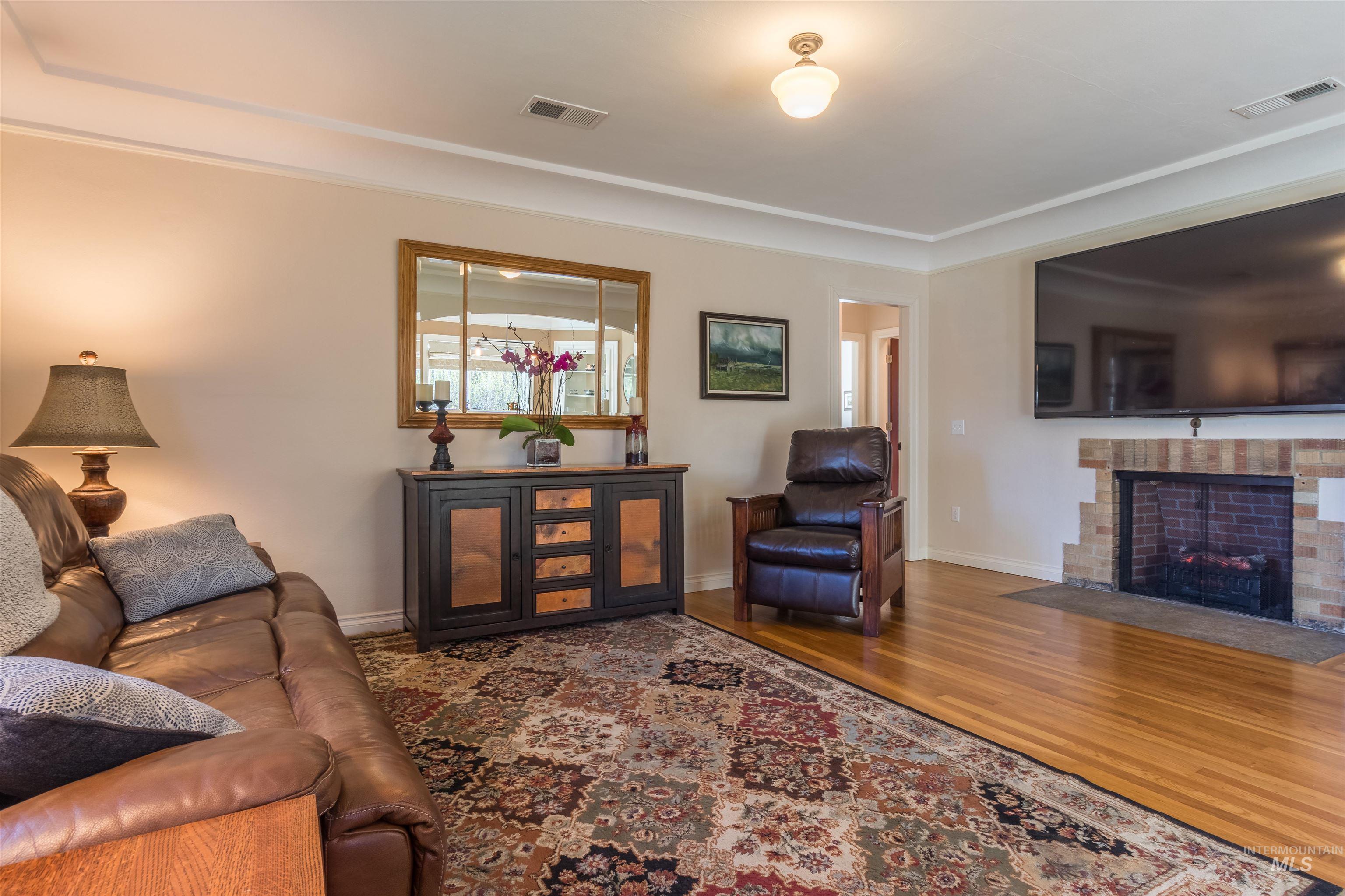 618 Moore St Property Photo 7